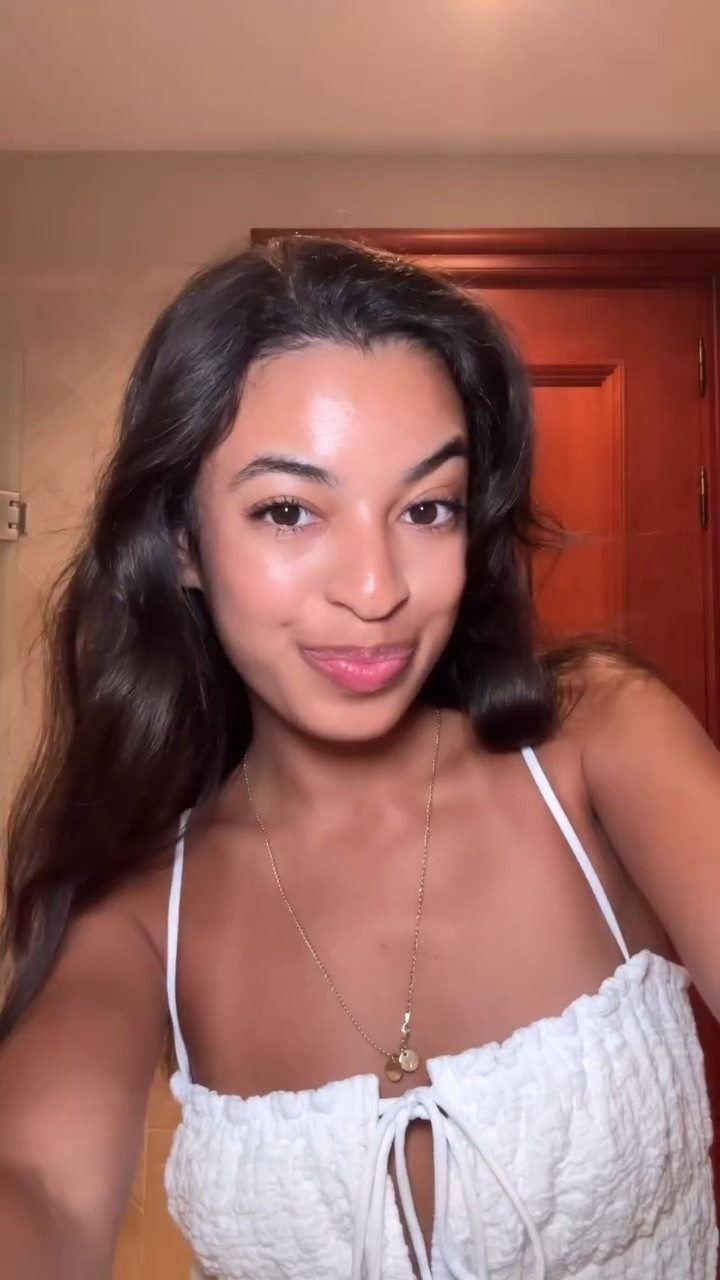 GRWM | get ready with me in spain 🍸💋 humid hot weather calls for super light makeup (if any makeup at all) which for me is just concealer, mascara, and blush for that sun-kissed look ❤️ all products will be linked in my bio ✨

#reels #reelsinstagram #grwm #getreadywithme #grwmmakeup #makeup #makeuptutorial
