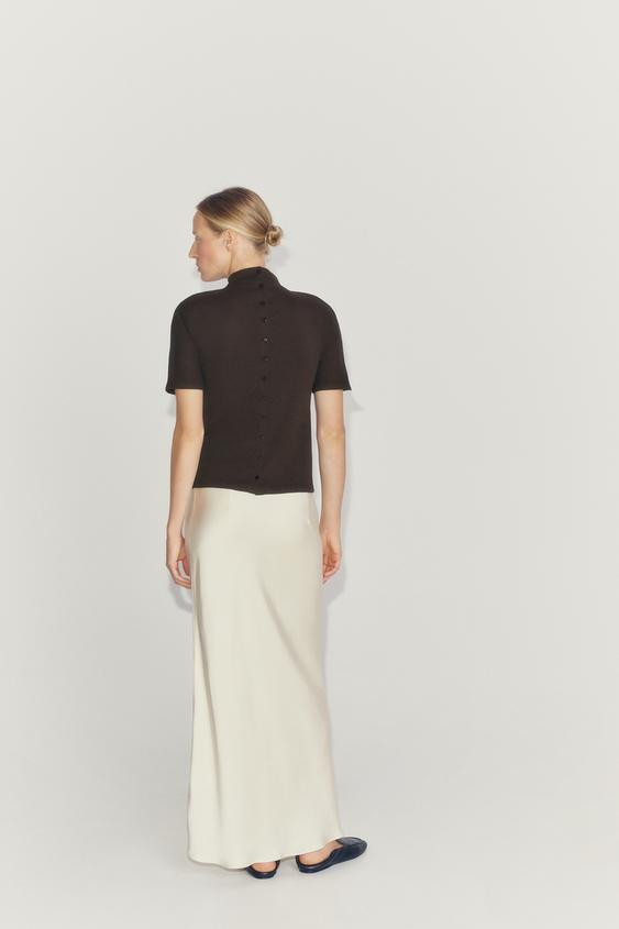 HIGH NECK T-SHIRT WITH BUTTONS | Zara UK