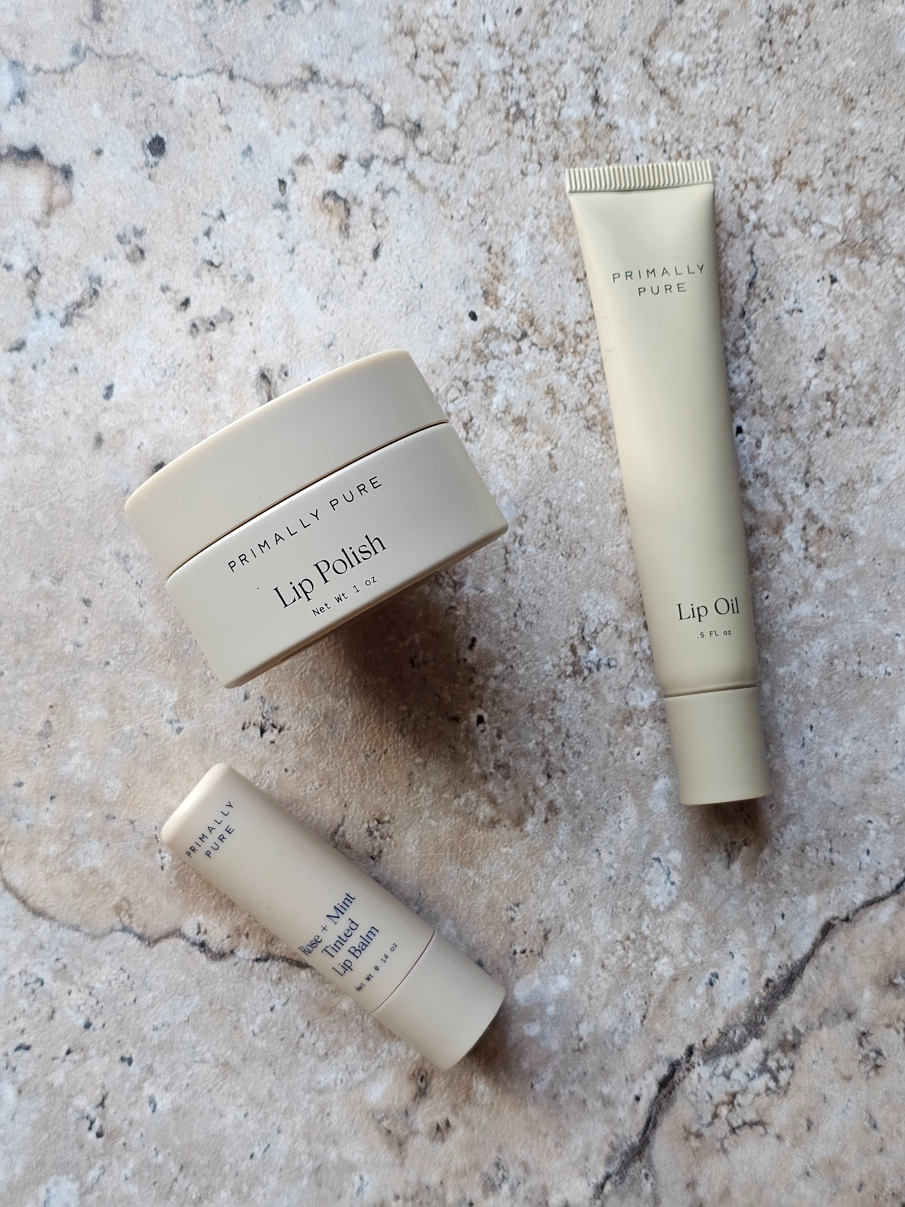 No dry lips winter! Makes a perfect gift to the holidays.  #lipcare#nontoxic#holidaygift

