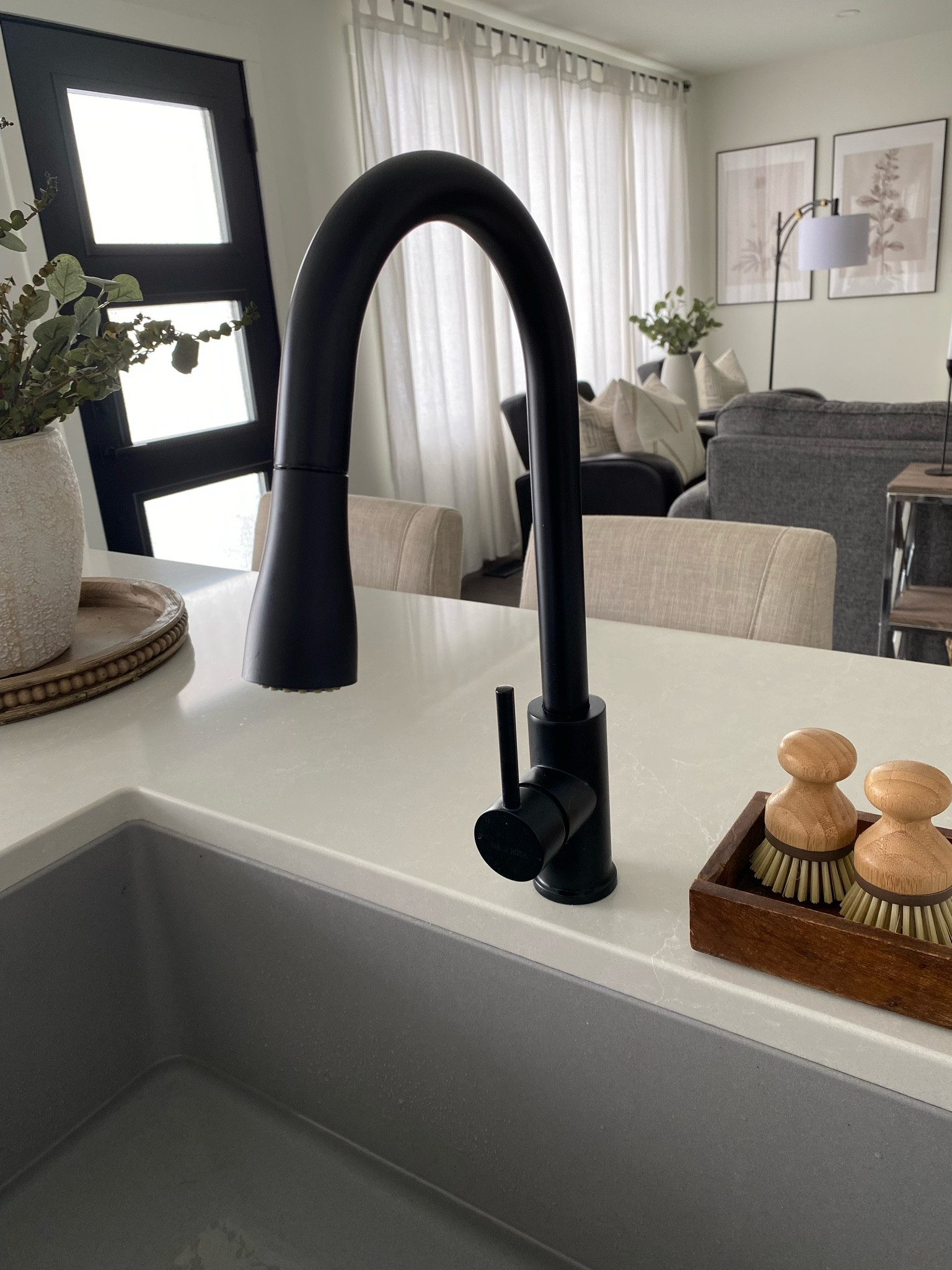 Kitchen faucet 🖤

We love this faucet so much that we will be adding it to our basement wet bar area. 

Black faucet, kitchen faucet, kitchen accessories, organic modern kitchen, black hardware, sink accessories, Amazon finds, Amazon kitchen, kitchen essentials, sink, wayfair sink, wayfair home, walmart home, target home, pottery barn home, crate and barrel
Home 

#LTKhome #LTKsalealert #LTKstyletip