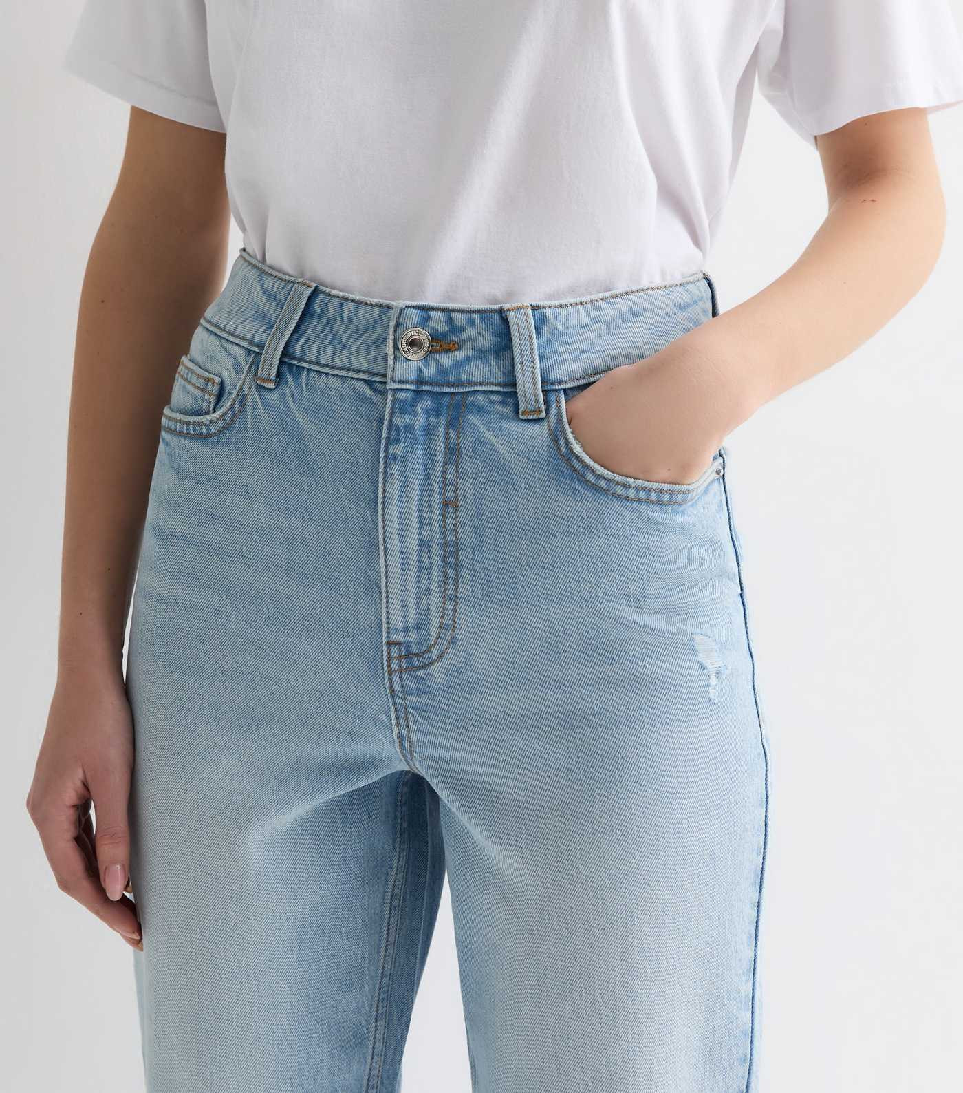 Pale Blue High Waist Ripped Knee Tori Mom Jeans | New Look | New Look (UK)