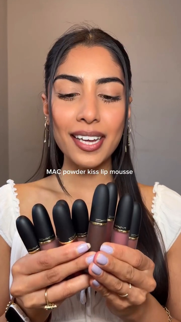 let’s try the @maccosmeticscanada powder kiss lip mousses
.
.
.
#maccosmetics #powderkiss #mattelips #mattelipstick #liquidlipstick