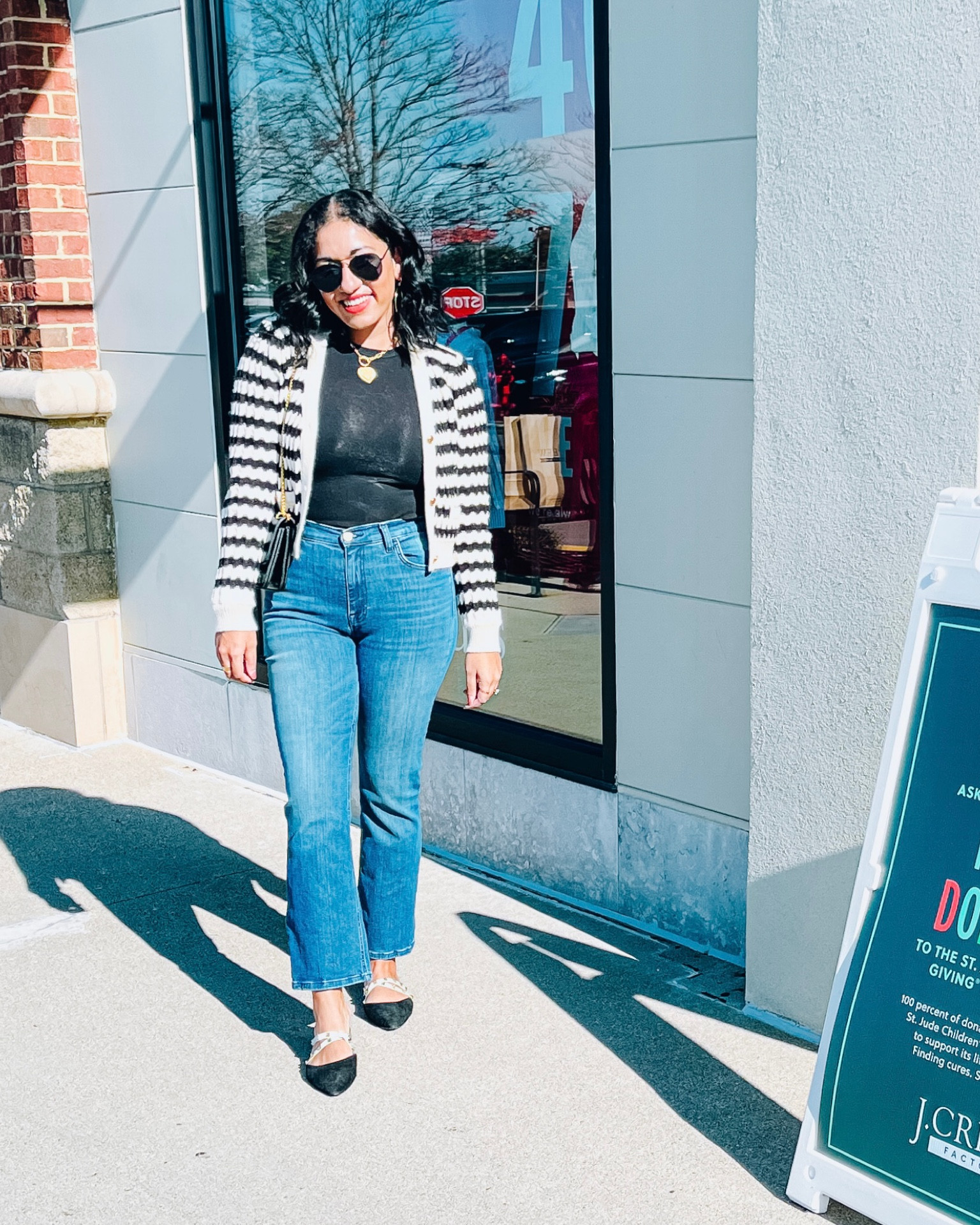 Striped cardigan (size XS)
Wide leg jeans (size 27)
Shopbop
Gold details
Casual style 


#LTKstyletip #LTKshoecrush #LTKitbag