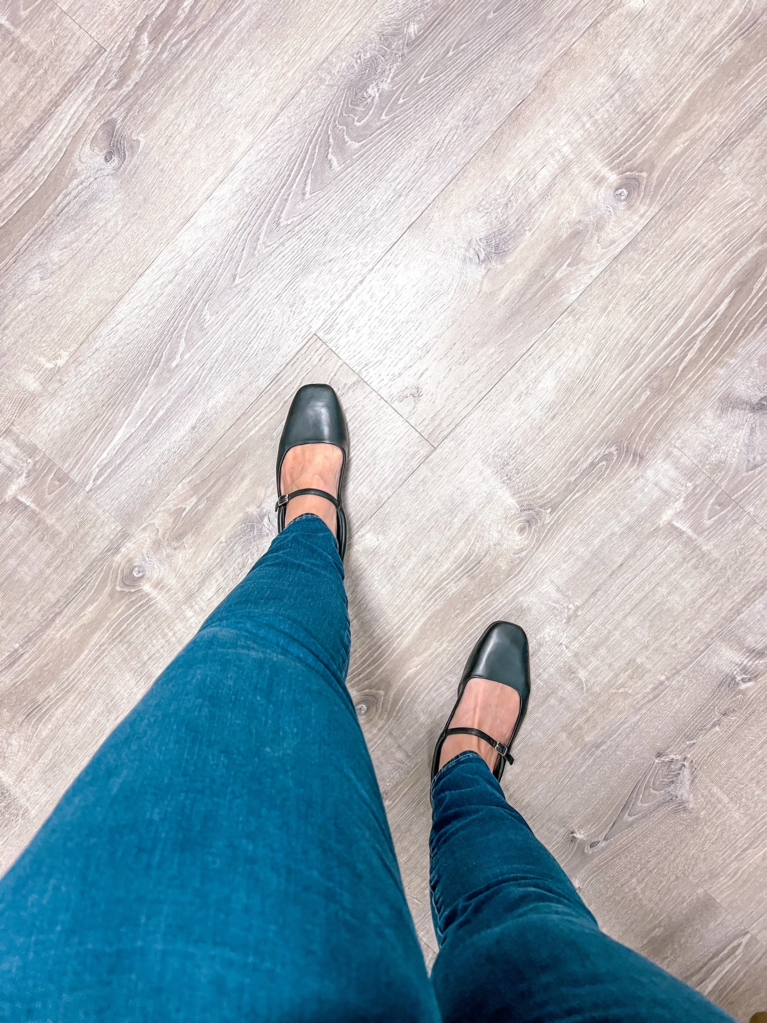 Give me all the ballet flats!!! 

Obsessed with these and even better when they are such a great price! This trendy fall item is a must. I have already snagged these in this black, a mesh tan color, and the leopard print! They also have a black mesh and red color as well. Shoes for TTS. 

Ballet shoes 
Flat shoes
Ballet flats 
Fall shoes
Fall find
Look for less 


#LTKShoeCrush #LTKFindsUnder50 #LTKSaleAlert