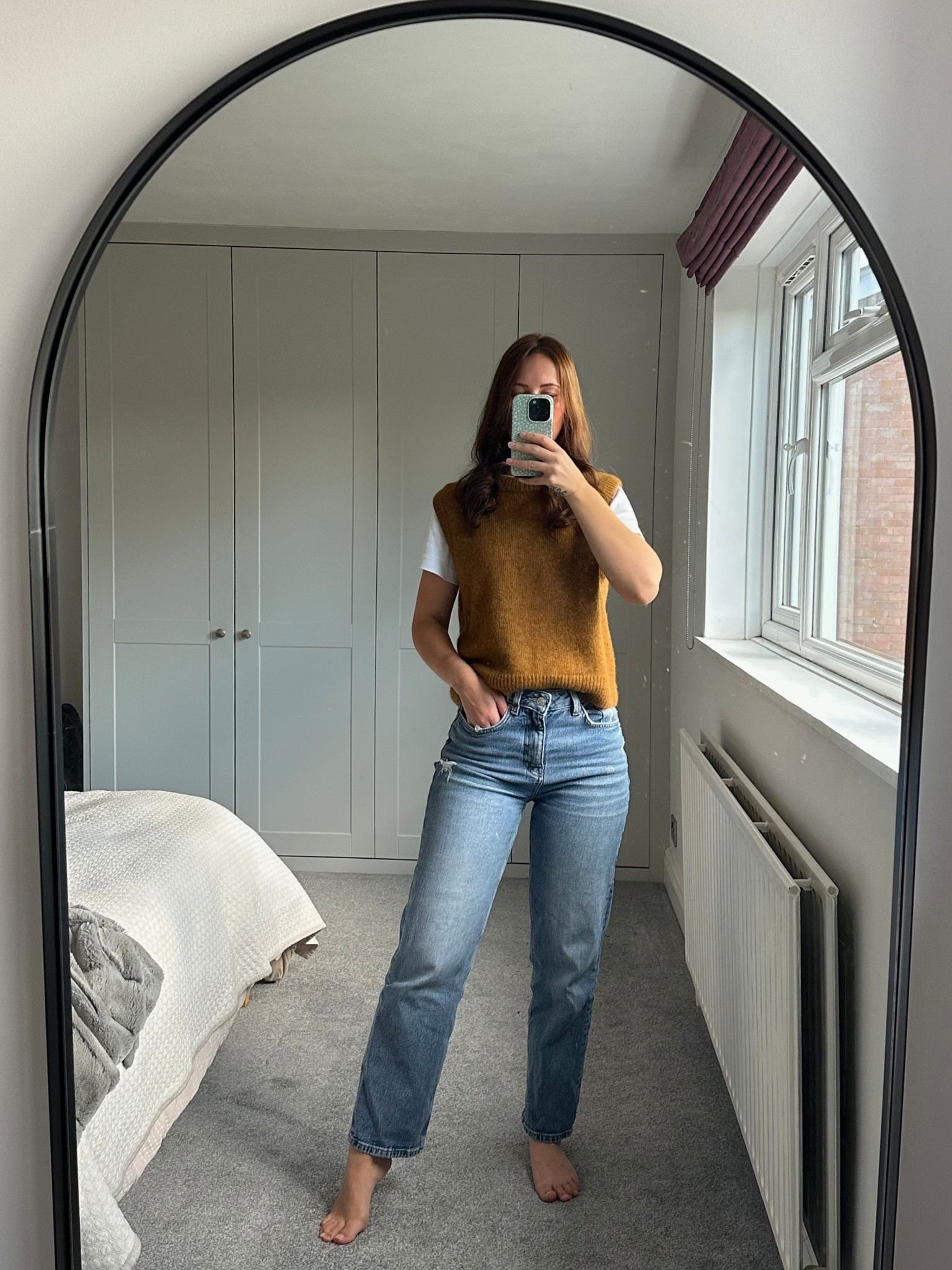Autumn workwear simple chic outfit. Love a simple vest jumper, jeans and crisp white t-shirt. My fave is this Sézane Samuel jumper which has become a firm staple in my wardrobe. 


#LTKworkwear #LTKautumn #LTKpetite