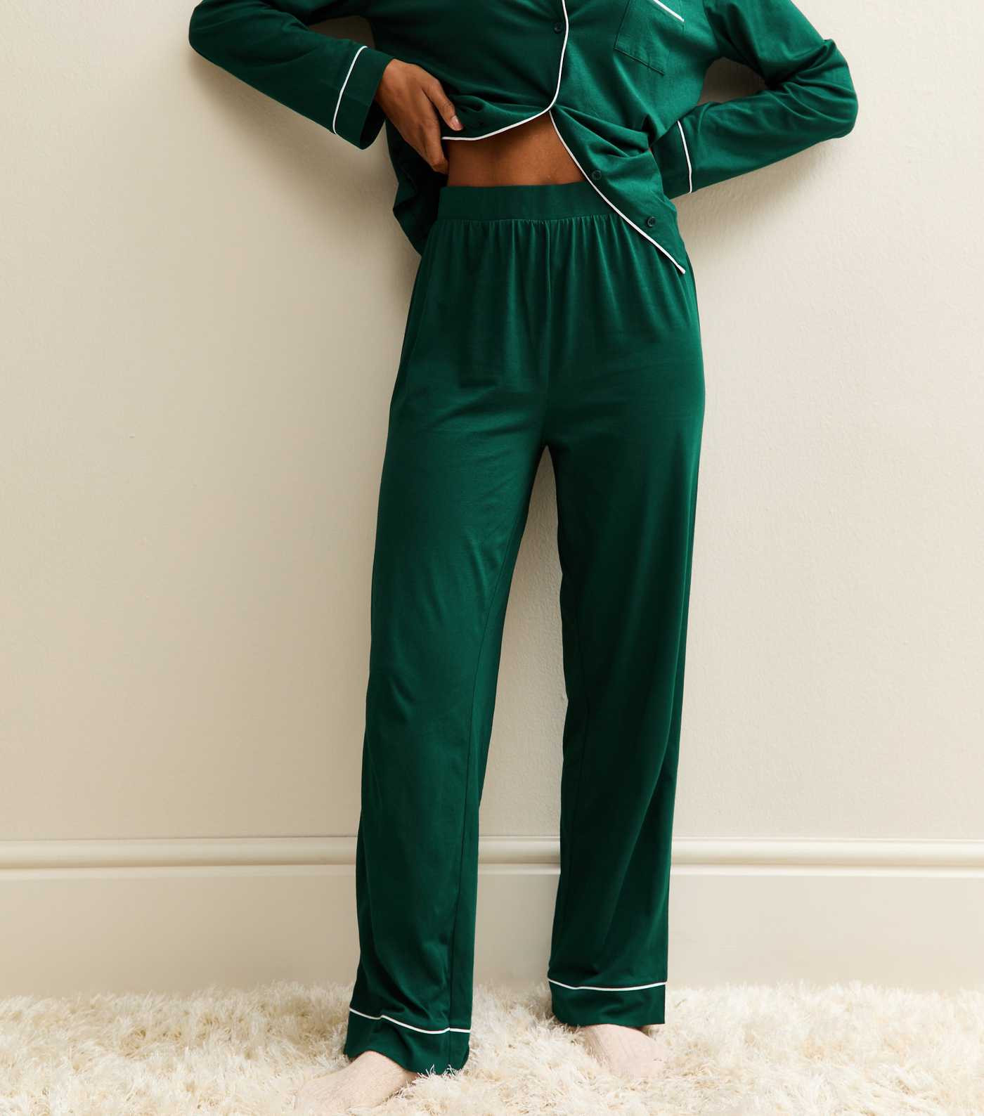 Green Contrast Trim Revere Collar Pyjama Set | New Look | New Look (UK)