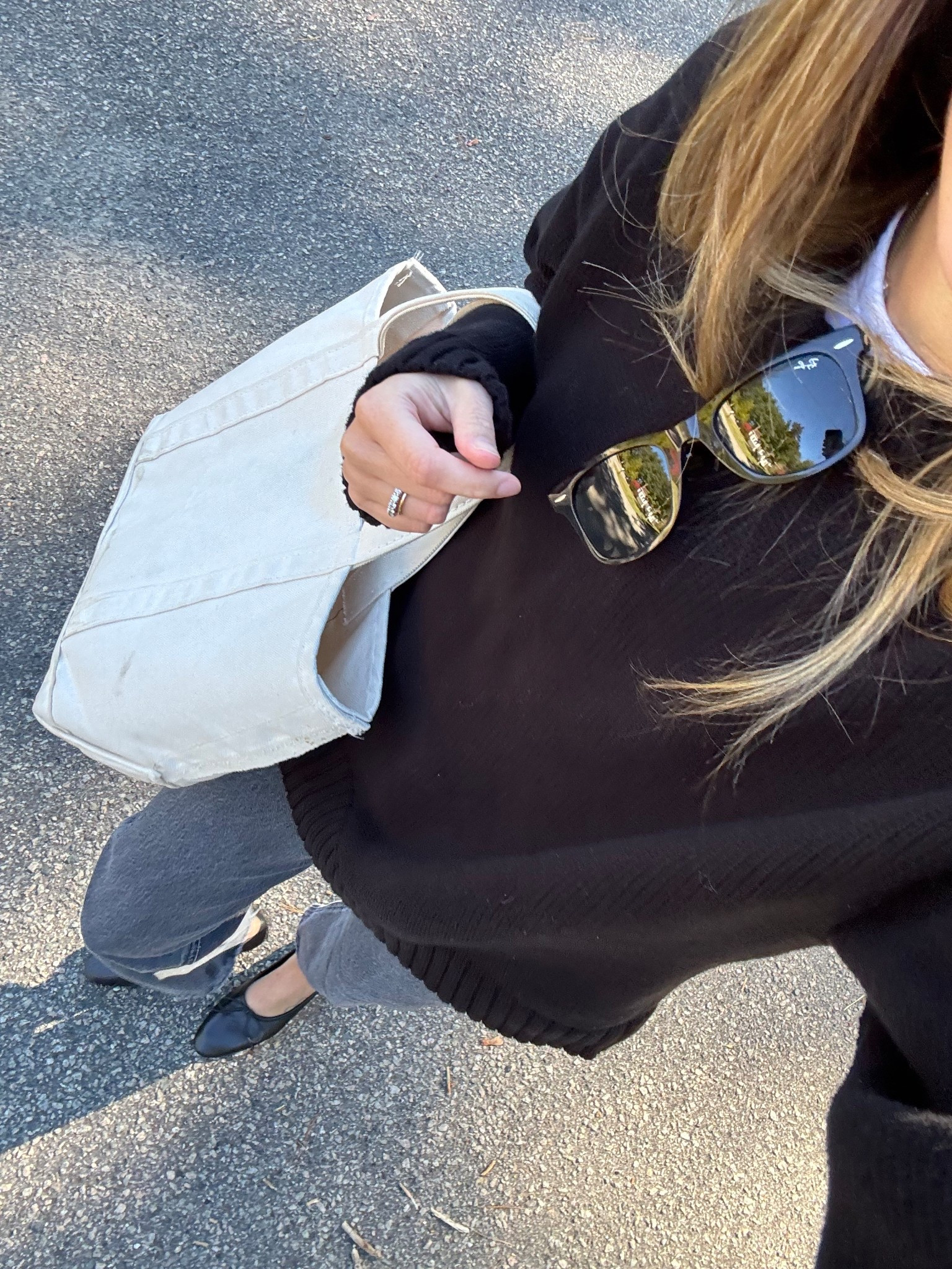 Sweater is an oversized fit. I’m in a small
Denim is TTS, this exact wash is from a few years ago and no longer available, but linked an almost identical one in this same style.
Flats are TTS, but if you have wider feet I would go 1/2 size up.

#LTKFindsUnder100 #LTKStyleTip #LTKSeasonal