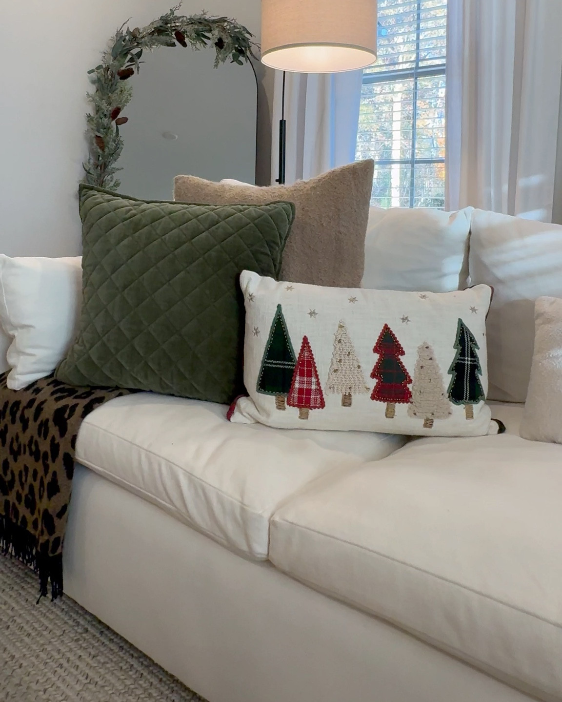 Adding decorative pillows to a sofa or chair creates such an inviting feel ♥️🤗☁️

#decorativepillows #holidaydecor #holidaydecorations #homedecor #interiorstyling

#LTKHome #LTKHoliday #LTKSeasonal