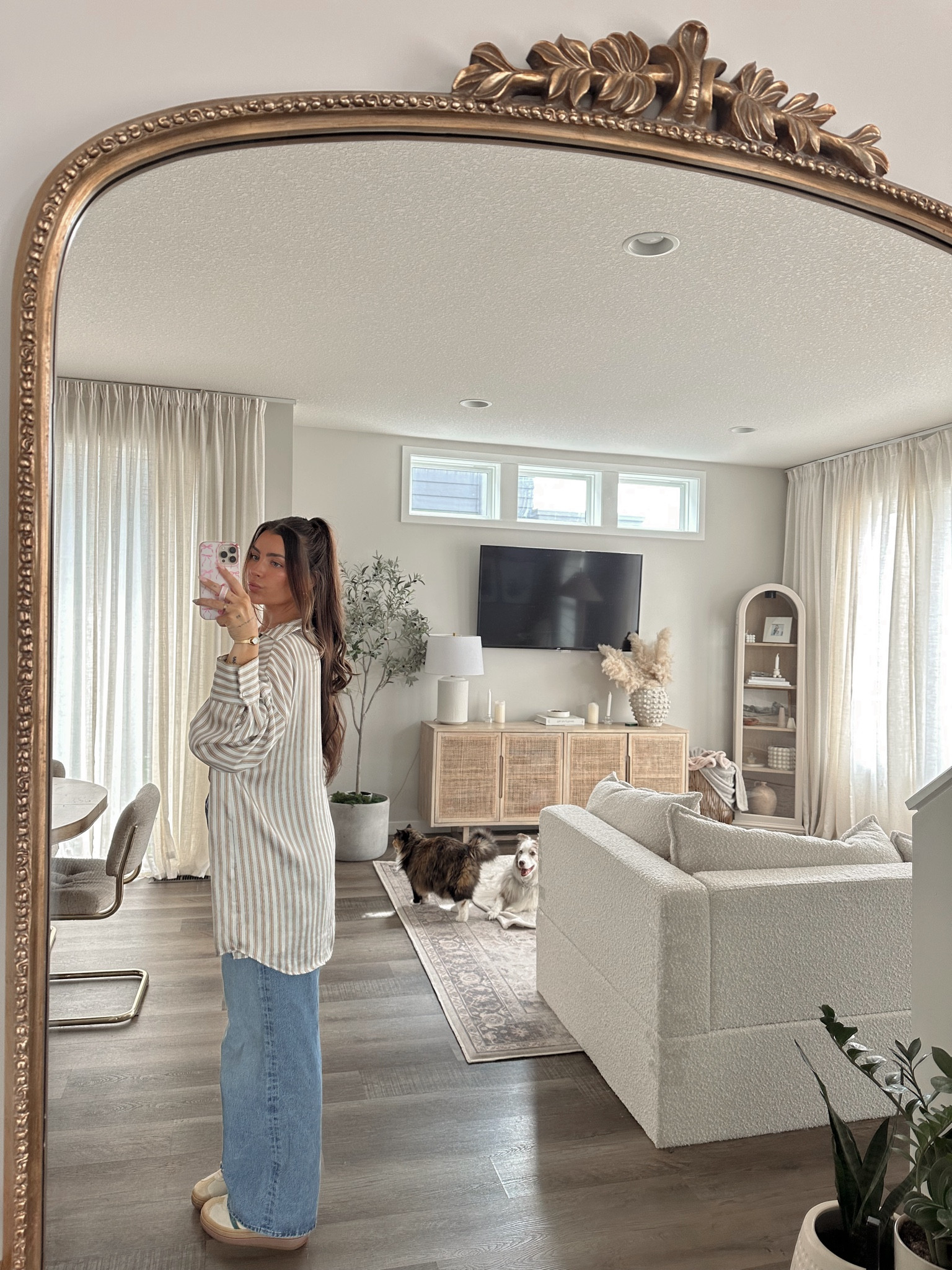 Outfit of the day 
Spring outfit 

Aritzia baggy jeans adidas gazelle 
Heaven mayhem earrings 

#LTKshoecrush #LTKbeauty #LTKstyletip