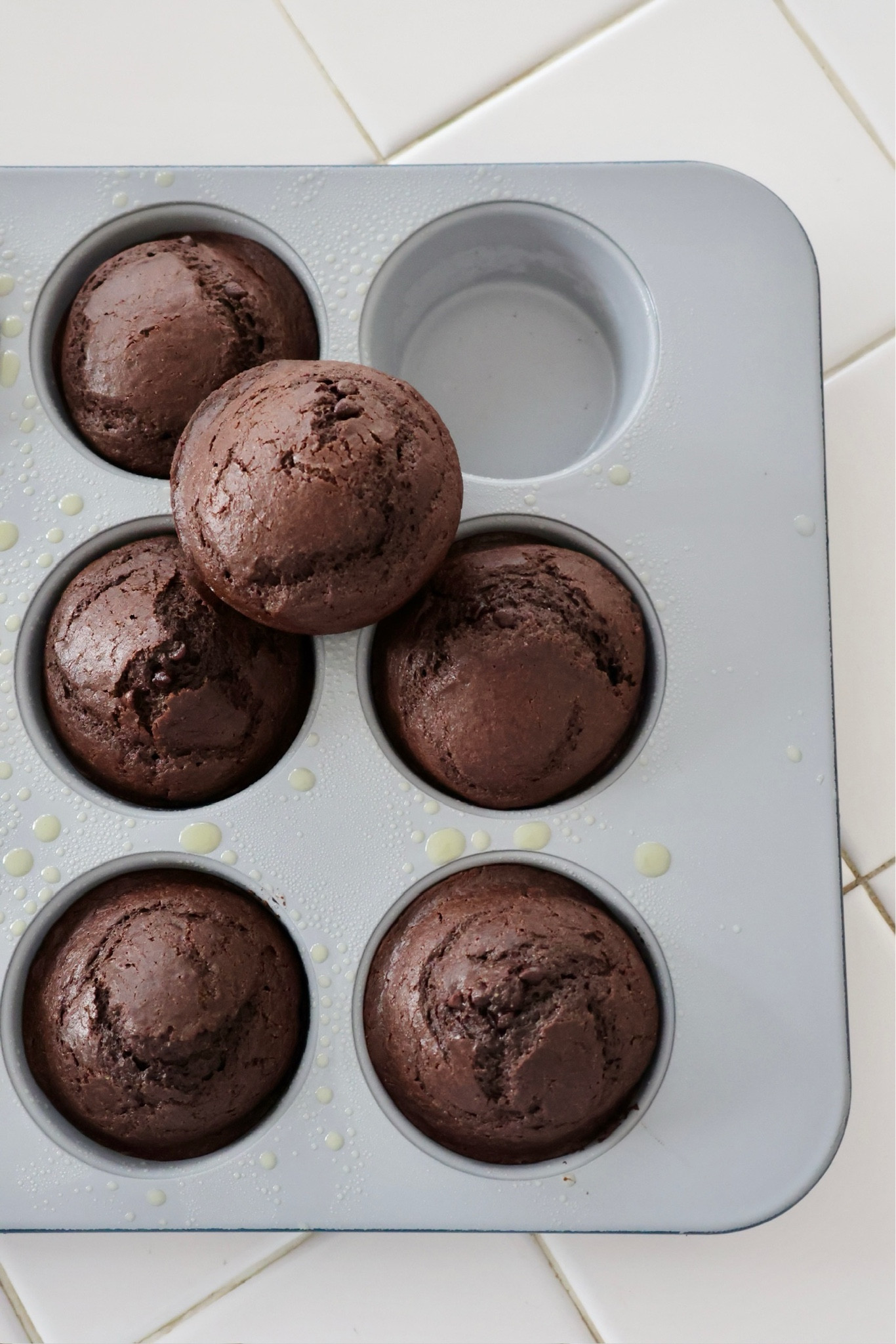 Caraway baking dishes are great gifts for weddings or holidays. They are non-toxic and non-stick  

#LTKSeasonal #LTKFindsUnder100 #LTKHome