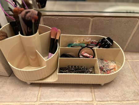 Love this vanity organizer. Bathrooms organizer! So chic and perfect for countertop needs! 


#LTKbeauty #LTKfindsunder50