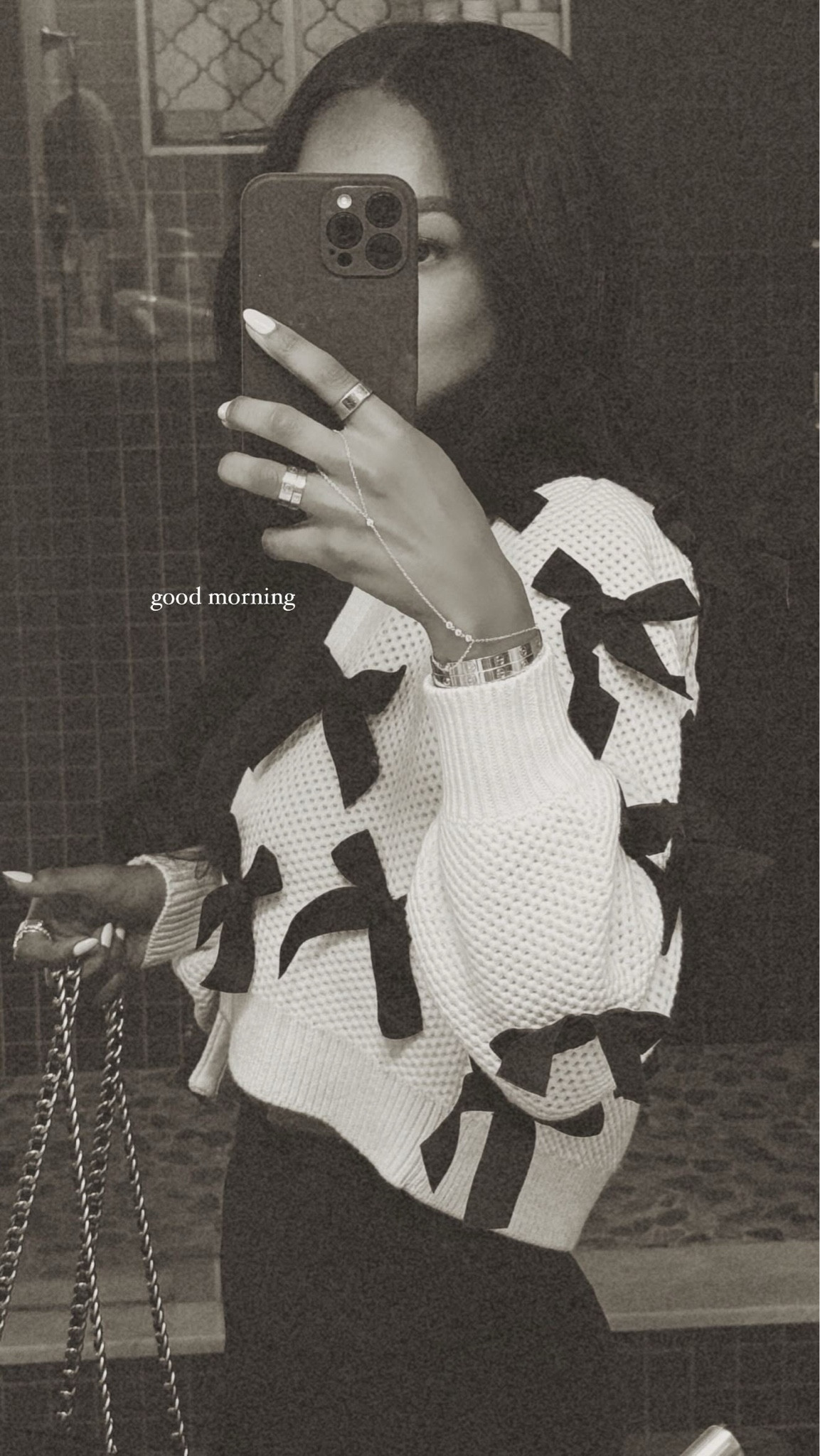 love a fun sweater 🖤