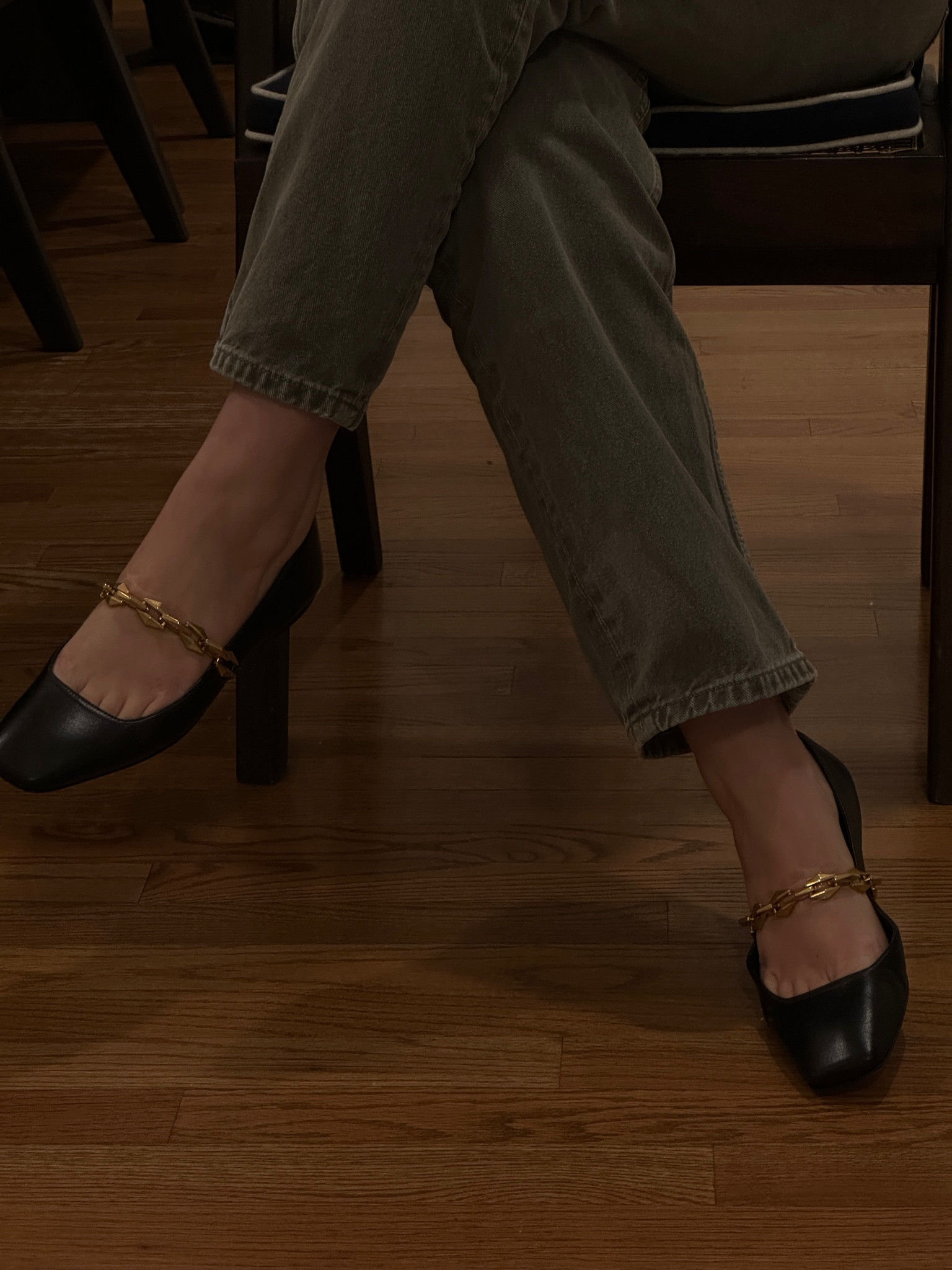 Love these flats from @jimmychoo 🌗