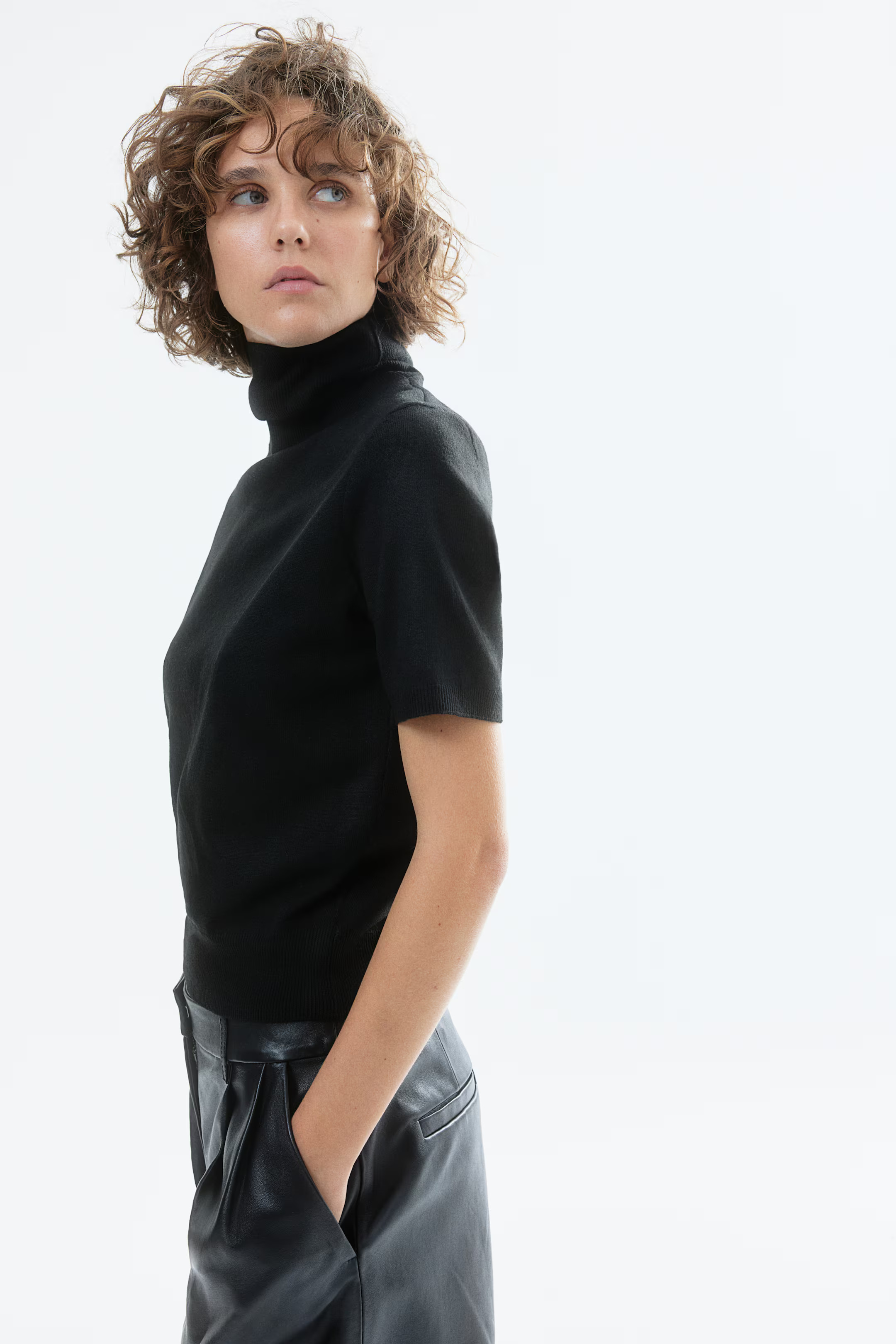 Fine-Knit Turtleneck Sweater - Turtleneck - Short sleeve - Black - Ladies | H&M US | H&M (US + CA)