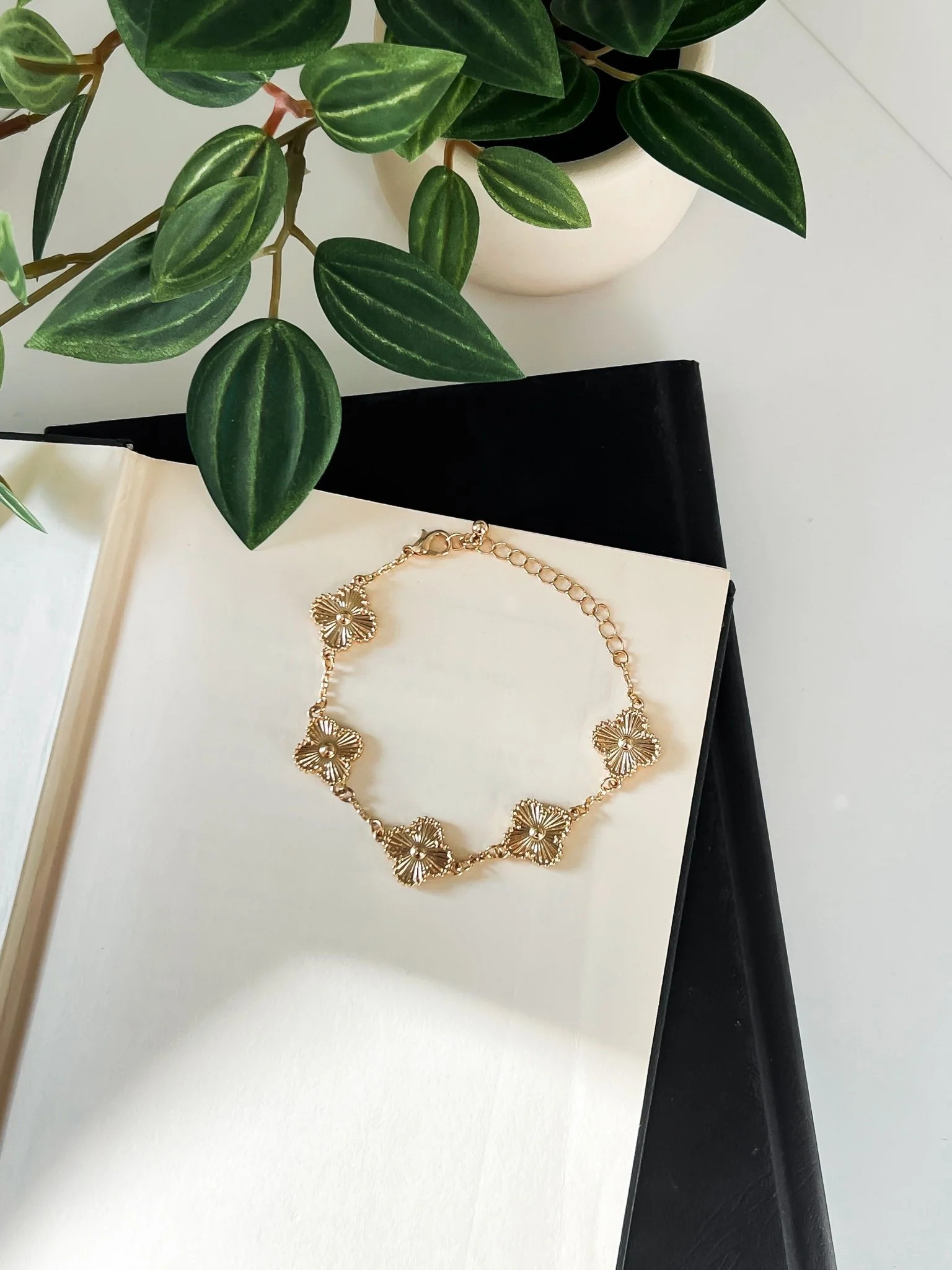 Gold Clover Chain Link Bracelet | Magnolia Boutique