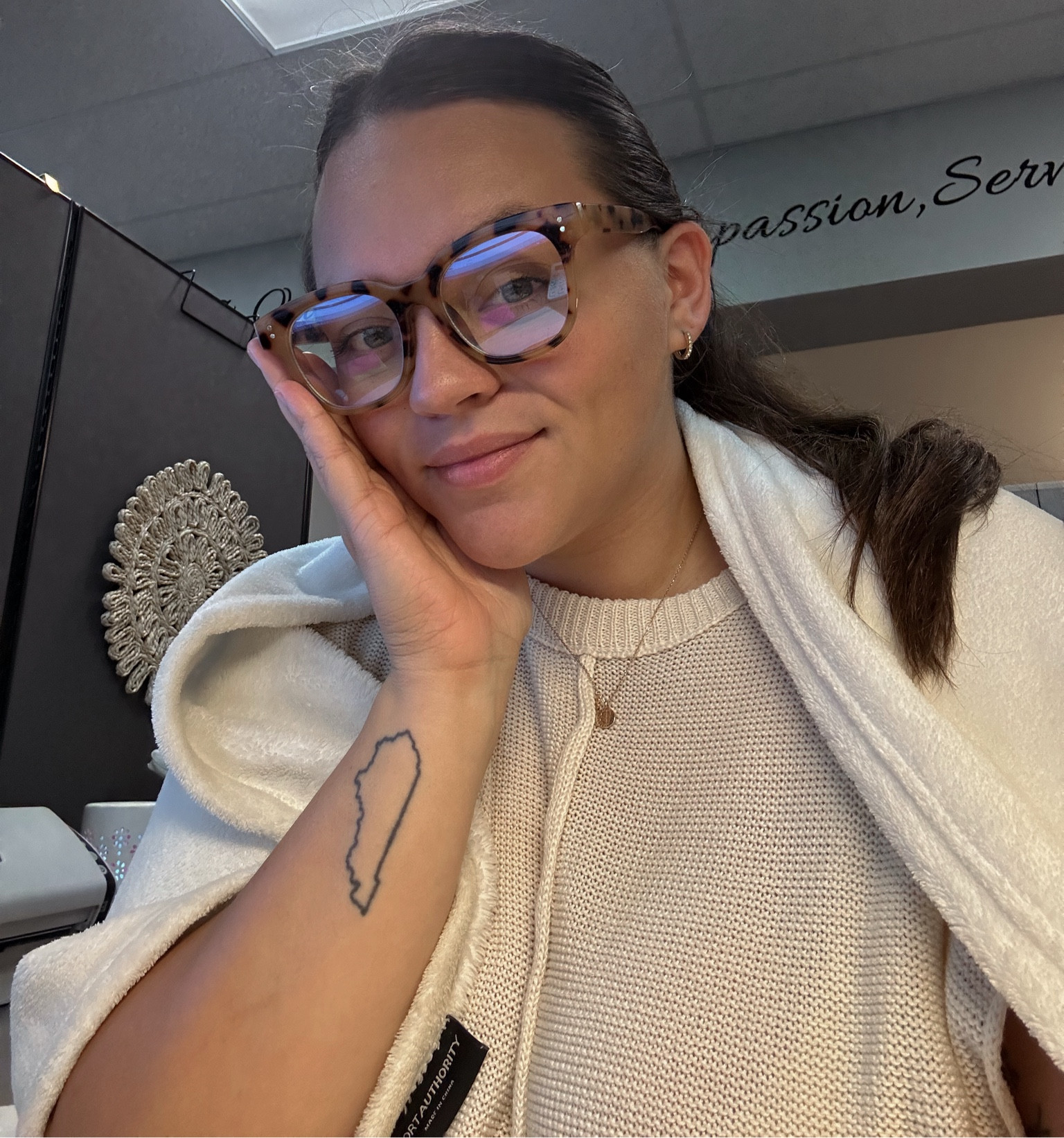 My favorite blue ray light glasses! So chic + affordable + back to school essentials 📚🎒