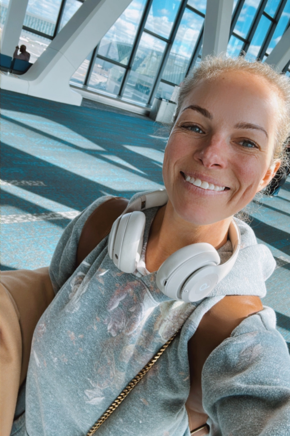 Traveling home in the coziest jogger set! Plus these headphones hold a charge for SO long, perfect for a 15-hour travel day 😅

#LTKTravel #LTKActive #LTKOver40