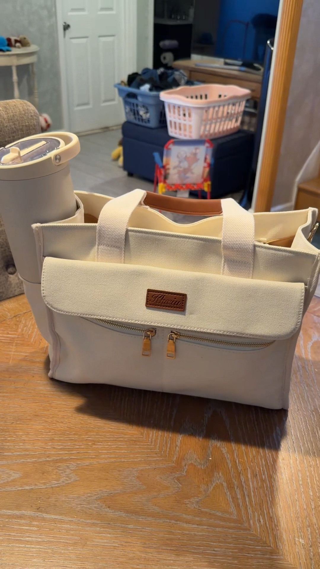 Canvas Tote Bags are EVERYTHING🤎

#LTKdayinmylife #LTKValentine #LTKNYFW