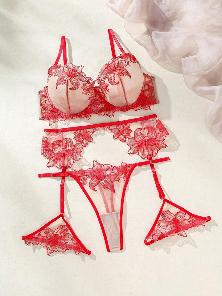 Plus Size Women'S Sexy Romantic Embroidered Lingerie (Valentine'S Day Style) | SHEIN