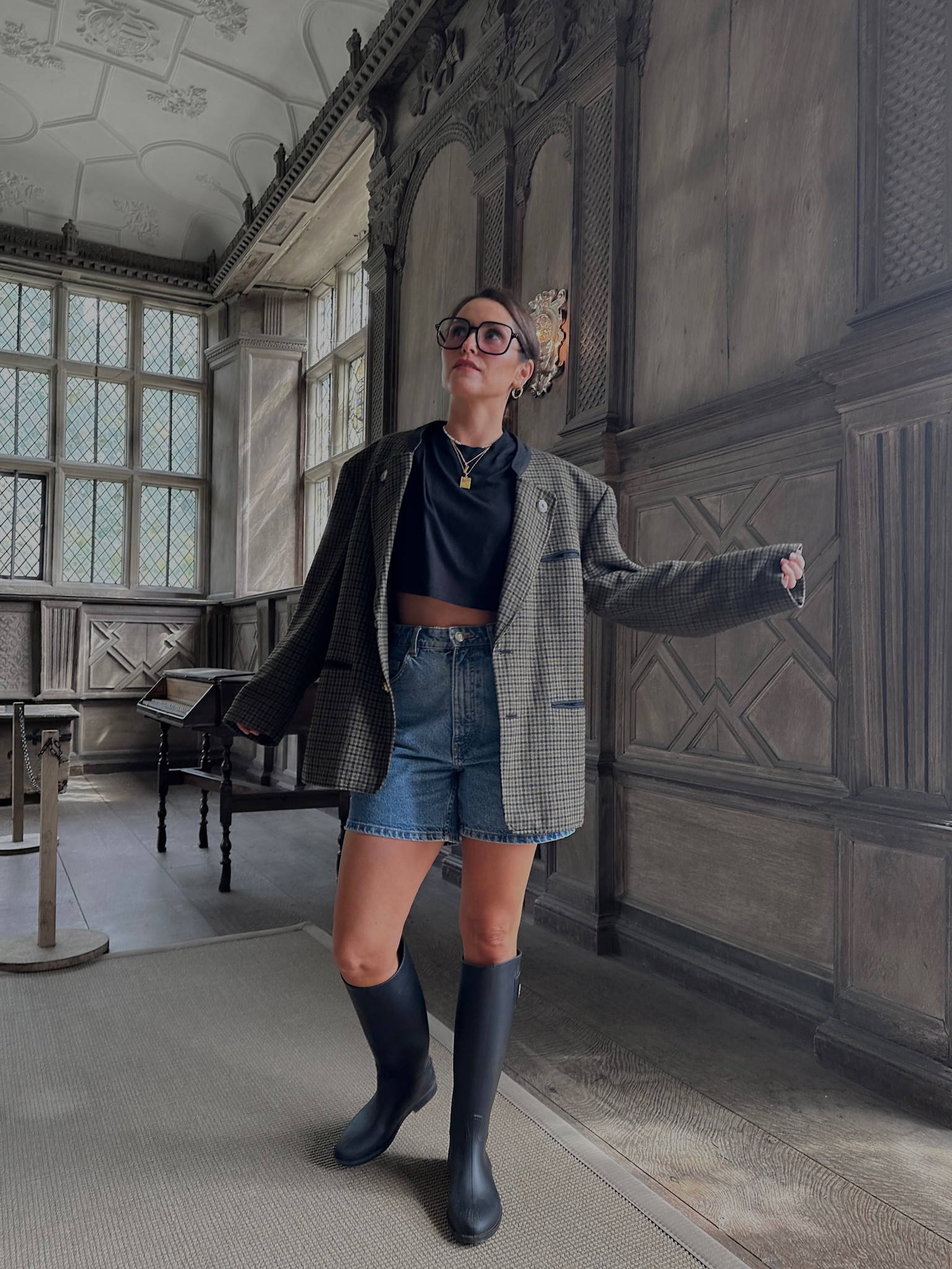 Trendy wellies. Oversized check blazer. Denim bermuda shorts. Black tshirt. Cropped tshirt. Rainy day outfit. Summer outfit. Casual outfits.

#LTKeurope #LTKshoecrush #LTKstyletip