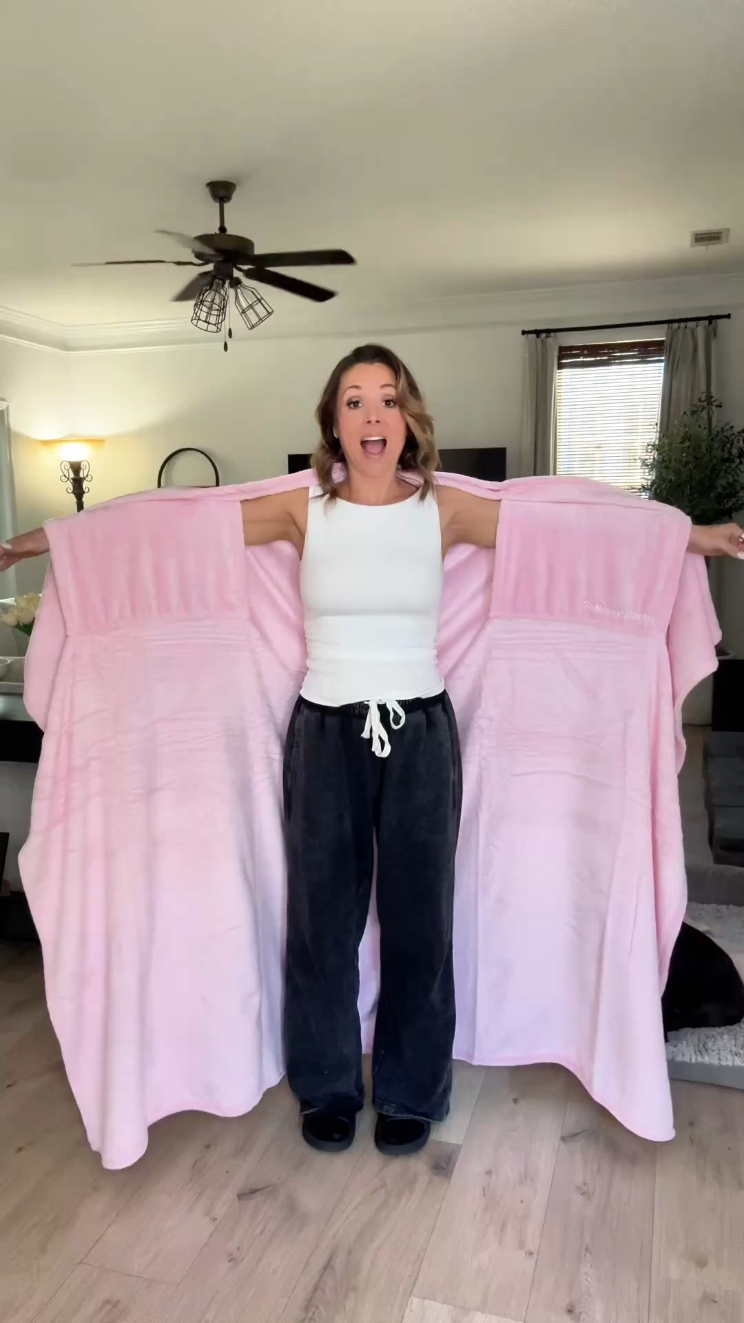 If you’re always cold at home like me, this wearable blanket with sleeves (Super Blanky) is one of those things that just makes life easier. It actually stays on your shoulders so you’re not constantly fixing it, and you can still move around, work, scroll, or drink your coffee without losing the warmth.

If you love cozy home essentials, comfortable loungewear, and practical finds you’ll use every day—this is one of them.

#cozyhome #workfromhomeessentials #momlife #giftideas #staycozy