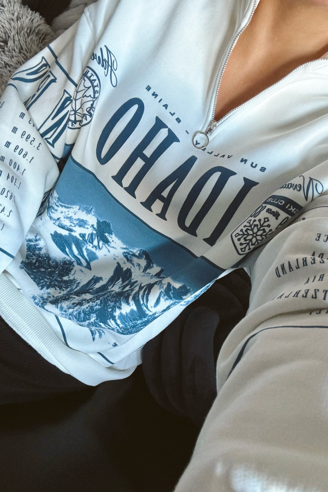 Feeling frozen

Cute winter pullover
Bershka sweatshirt
Snow outfit
Winter outfit
Oversized sweatshirt
Half zip sweatshirt
Cute half zip sweatshirt

#LTKSeasonal #LTKsalealert #LTKstyletip