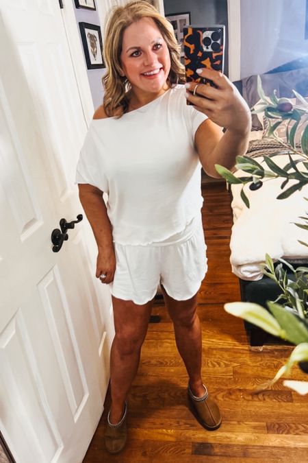 These PJ’s!!! Ahhh! These are the softest, most “dreamy” pajamas that I own! I literally want to go back and buy them in every color that they come in.
Light weight and super soft material, off the shoulder and oversized! Only $20!
Pajamas, sleep, spring, slippers, Ugg, Tazz

#LTKfindsunder50 #LTKshoecrush #LTKSeasonal