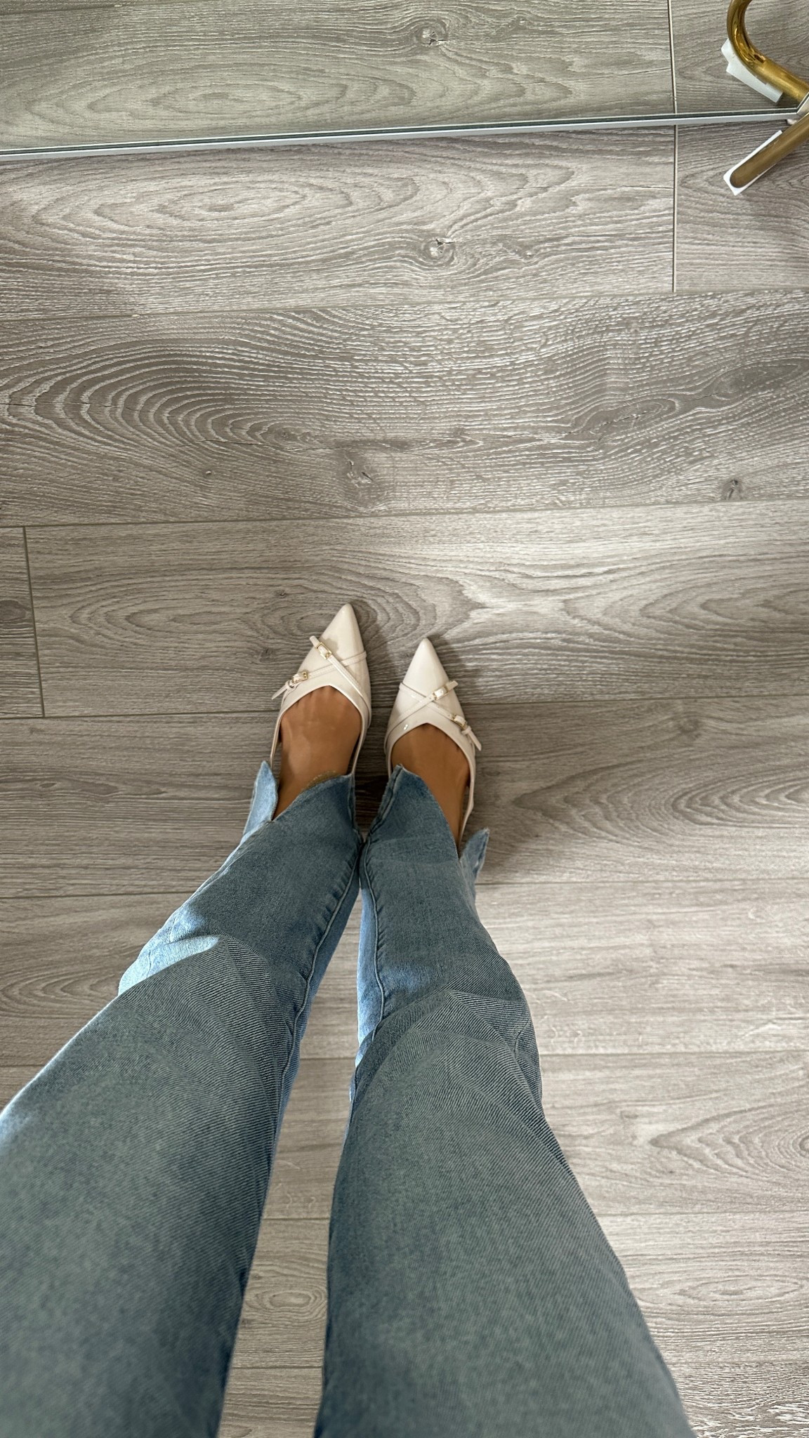 Jeans to wear pointy heels 💛 VICI discount code : Carolyna30 for 30% off 

Low rise jeans, straight jeans, skinny jeans, fashion trends, sprint, summer 

#LTKspring #LTKcanada #LTKsummer