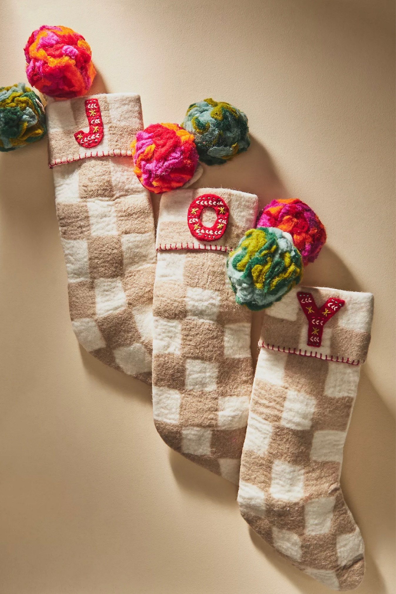 These monogrammed Neutral checkerboard Christmas Stockings are amazing 🤩

#christmas #checkered #checkerboard #christmasdecor #christmasstocking #stockings #neutral #neutralchristmas #anthro #anthropologie #anthropologiechristmas #anthropologiestocking #monogram 

#LTKSeasonal #LTKGiftGuide #LTKhome