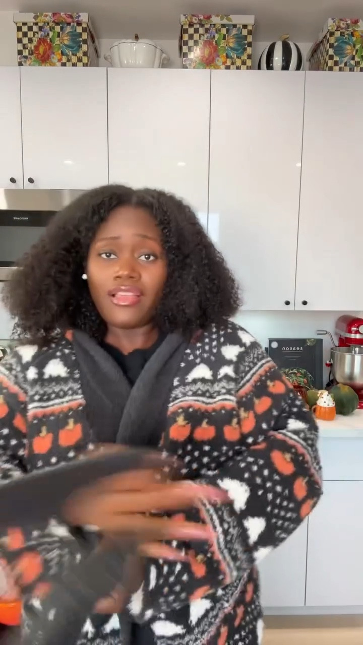 It’s 74 Degrees in LA. Let’s gooo!!!! 🍁🎃

#fyp #autum #losangeles #cozyseason #falldecor #millennial #fun #pumpkins