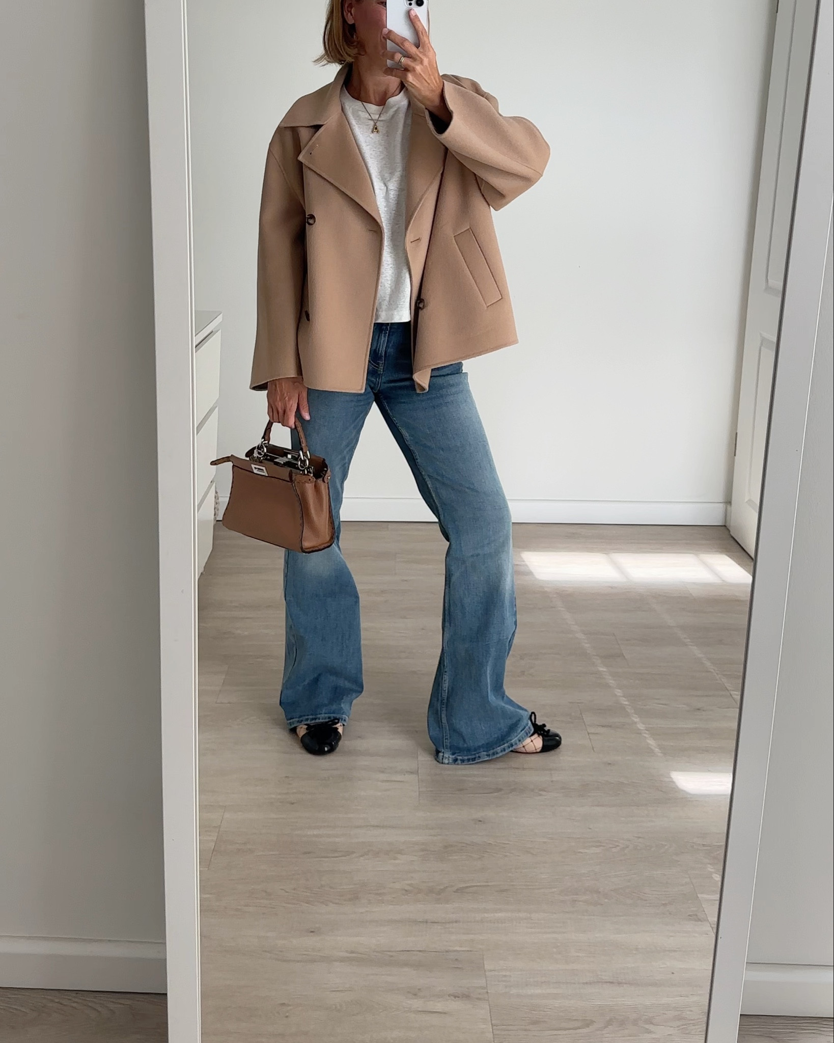 Herbstoutfit // Fall fashion.
Camel Wolljacke & Flared Jeans

#FashionMonth #LTKautumn

#LTKstyletip