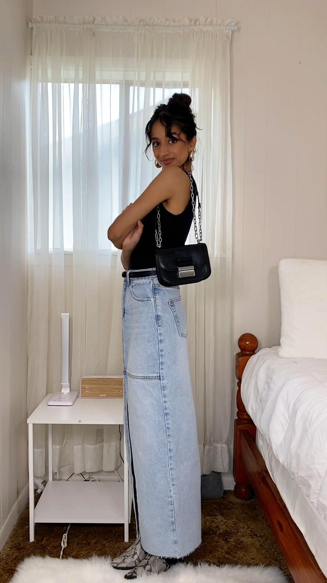 Denim maxi skirts with big slits >>>> #maxiskirt #denim #denimskirt #denimmaxiskirt #spring #springfashion #springoutfit 

#LTKstyletip #LTKSeasonal #LTKVideo