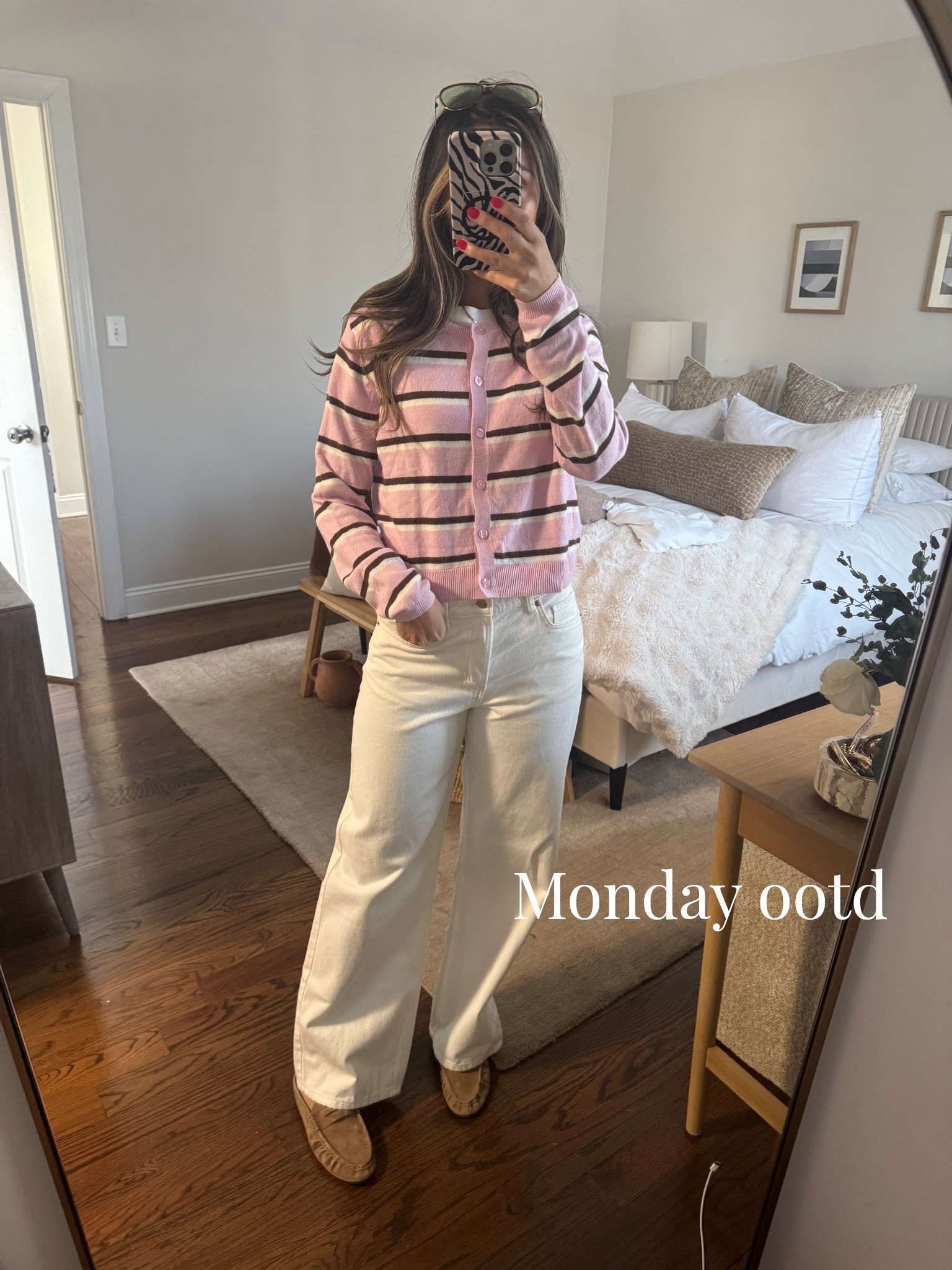 Happy Monday, babes! My kids are on spring break and here’s what I’m wearing today ☀️ 
@Steve Madden US 
#casualchic #stevemadden #ootd #momstyle #cardigans #gapfactory #onsale

#LTKmomlife #LTKootd #LTKgrwm