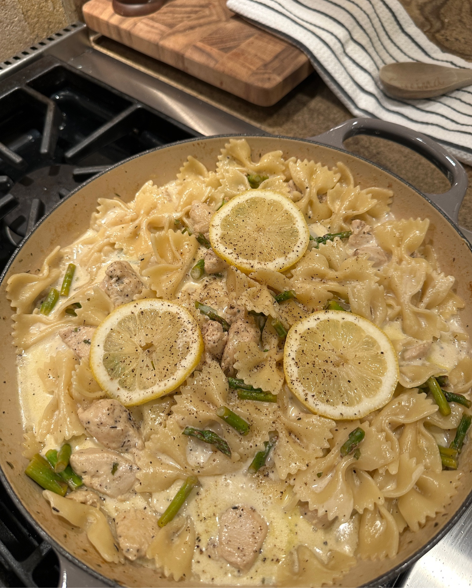 Lemon Asparagus Pasta 🍋

This is a one pot wonder! Perfect for spring, it’s protein, veggies and pasta all in one. Light, but filling, a dish everyone will 💛

Here’s what you’ll need (serves 3-4):
2 chicken breasts, cut into 1 inch pieces
1 bunch of asparagus (ends removed), washed and cut into 1 inch pieces.
1 lemon (slice half, juice half)
1/2 lb bow-tie pasta
1 pint heavy cream
2 cups pasta water
1 clove of garlic, grated
4 tablespoons of butter
Olive oil to coat pan
Favorite all purpose seasoning blend
Salt and Pepper

1. Wash and cut asparagus, set aside
2. Slice half of a lemon, and juice the other half, set aside.
3. Dice up chicken into 1 inch pieces, season liberally with favorite seasoning. Meanwhile, bring a pot to boil, and cook the pasta 3 minutes from the recommended time. 
4. Heat a large pan, add olive oil to coat the bottom and 2 tablespoons of butter. Sear chicken until browned on both sides. It doesn’t have to be fully cooked, as it will continue to cook in the sauce.
5. Once browned, remove to a bowl and set aside. To the same pan, add the asparagus and garlic and toss in the pan drippings. Cook for 1 minute, remove, set aside.
6. To the pan, add 1 tablespoon of butter and the heavy cream. Season well with your favorite all purpose seasoning and bring to a bubble. Once bubbling, add in the chicken and cook for 1-2 minutes.
7. When pasta is about ready, reserve 2 cups of pasta water, set aside. Drain pasta and add into the pan with the chicken. Stir, add in the pasta wate. (It will be watery, but the pasta will finish cooking and help it to thicken. Allow to cook for 3-5 minutes or until thickened. Taste for seasonings.
8. Add in asparagus and lemon slices. let bubble for 5 minutes and serve. 



#LTKhome
