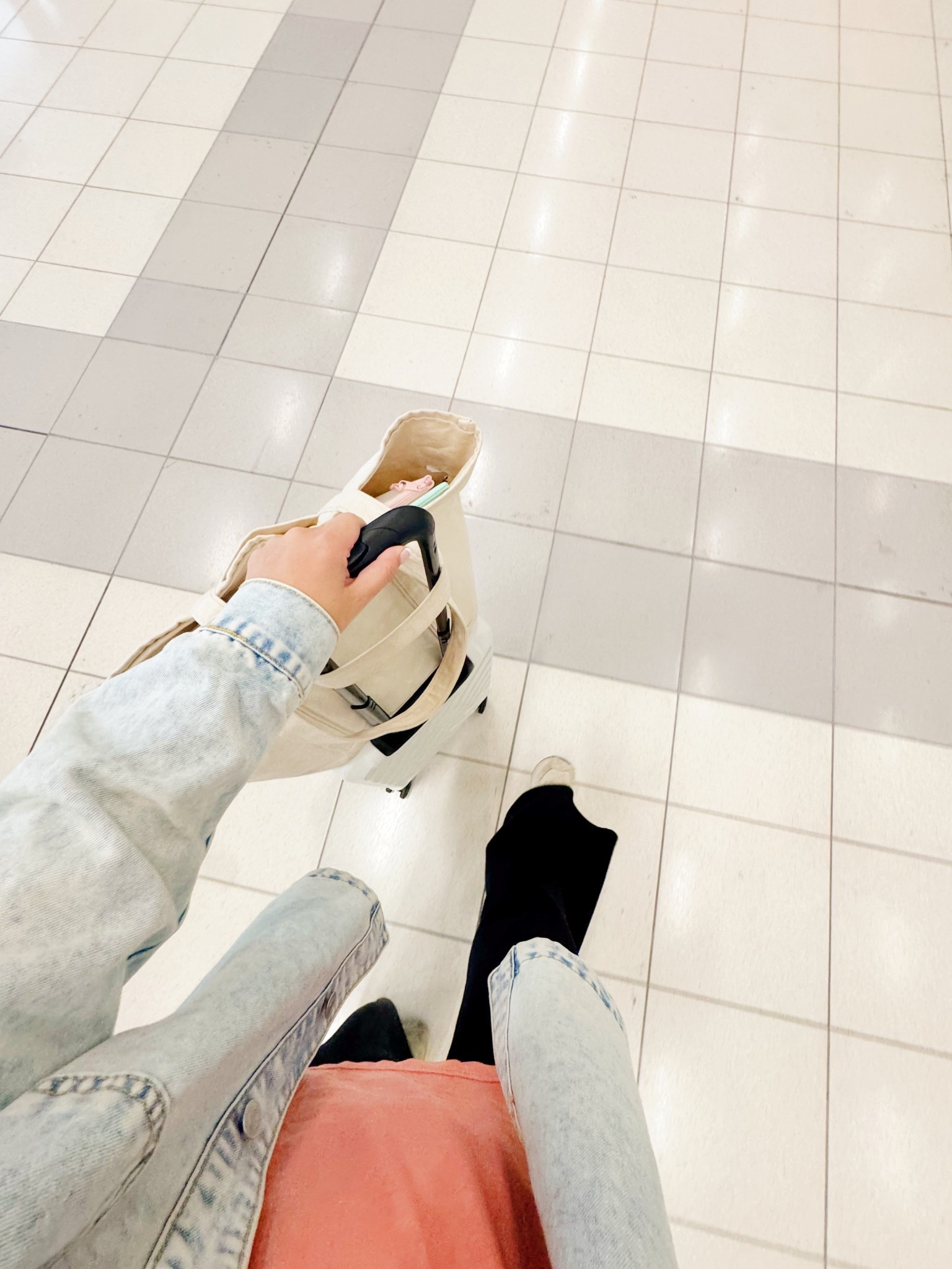 Airport essentials!! 

#LTKTravel #LTKdayinmylife #LTKootd