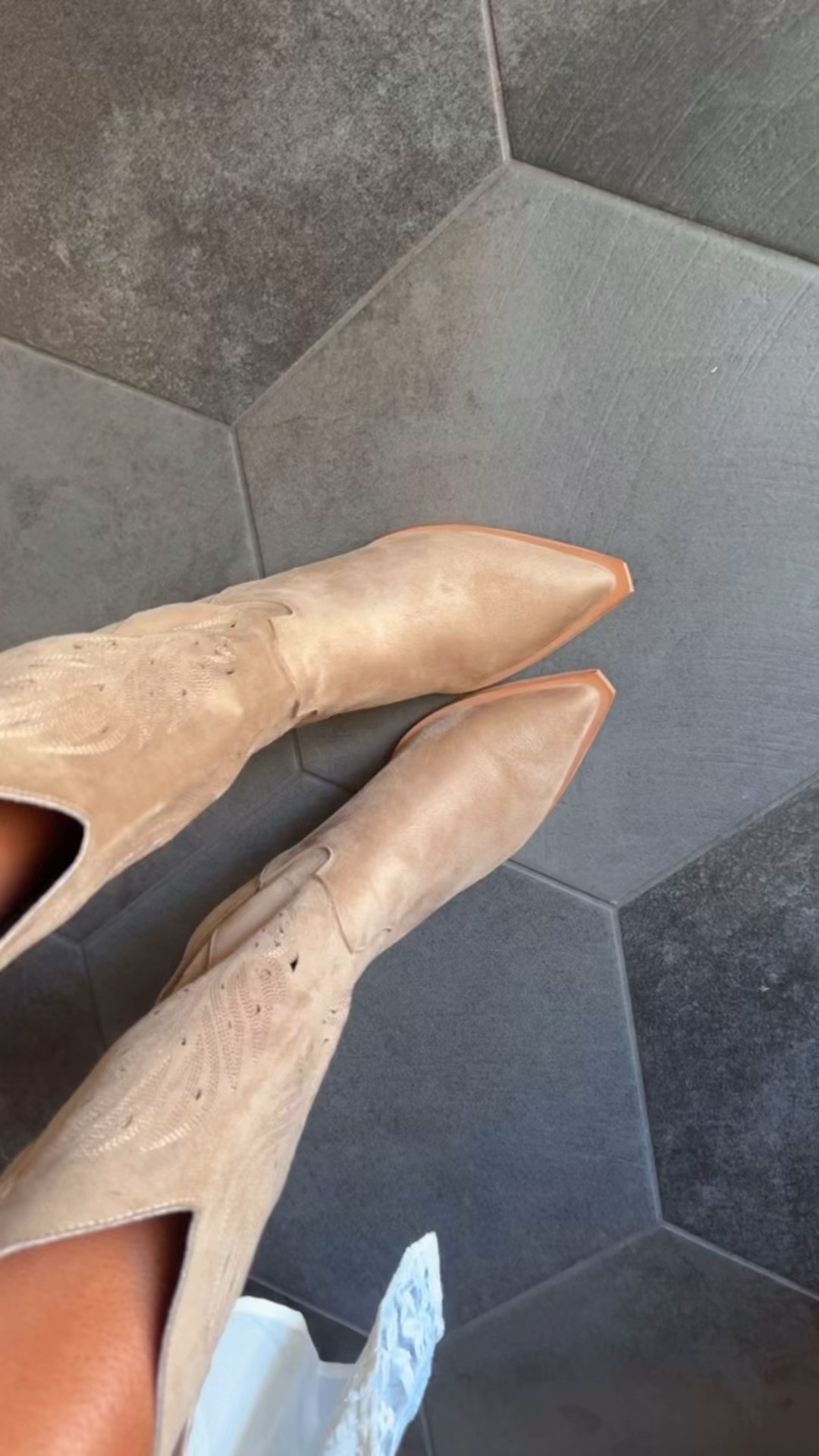 the most perfect boot 👢 use code hollie35 for 35% off 🫶🏼 

 