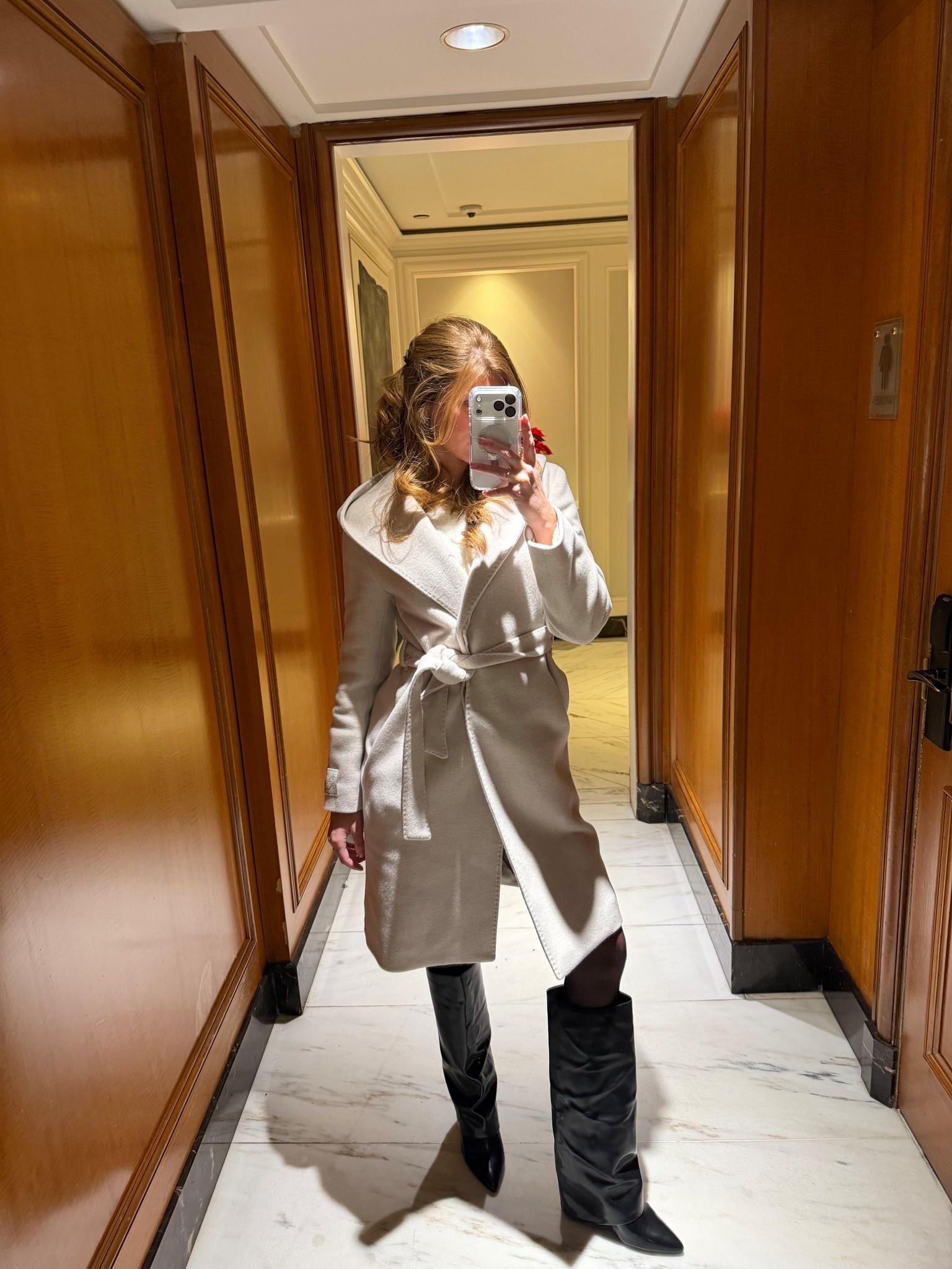 The best cashmere coat I’ve ever laid eyes on & soooo warm 

#LTKootd #LTKGiftGuide #LTKHoliday