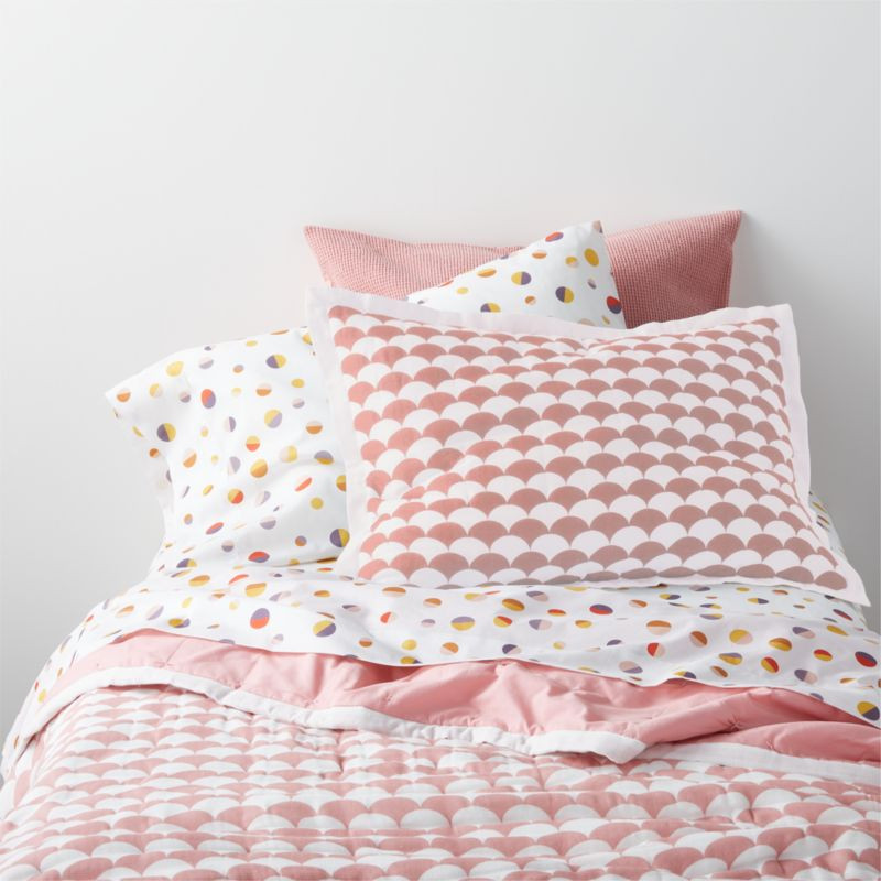 Geo-Fan Modern Organic Twin Pink and White Scallop Kids Quilt + Reviews | Crate & Kids | Crate & Barrel