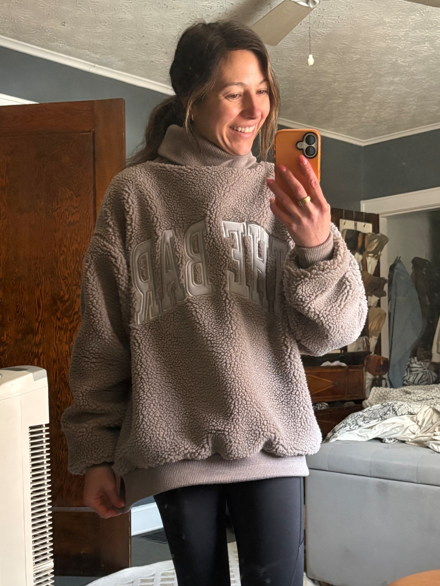 My preorder from The Bar arrived and I get the hype!!! It’s so cozy and warm! I went with the small because it’s already oversized. I wish I had it all winter to stay warm
The Bar varsity sweatshirt 
The Bar cozy collection 
Teddy sweatshirt 
Winter sweatshirt 

#LTKSeasonal #LTKPetite