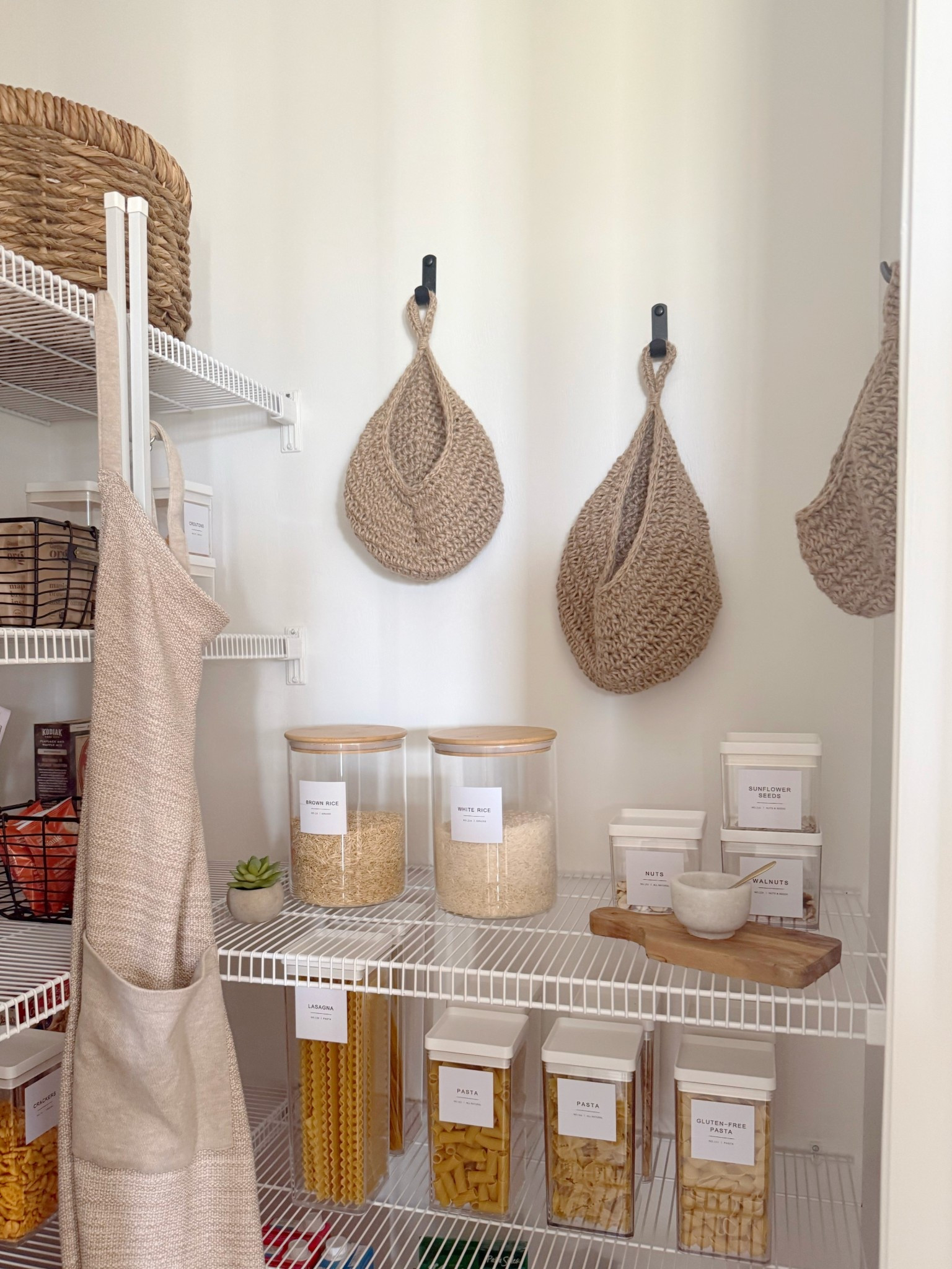 These are my favorite!! My fruit + veggie hanging baskets! 


#shelfstorage #homeorganizers #kitchenstorage #pantry #pantryorganization #foodstorage #foodcontainers #baskets #foodlabels #kitchen #kitchenorganization #hangingfruitbaskets #springcleaning #amazon #target

#LTKHome