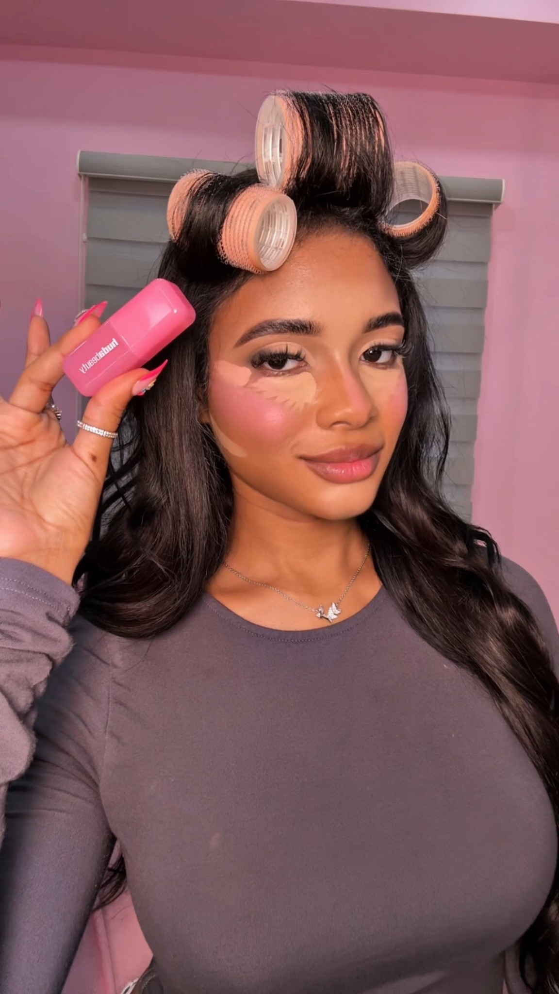 Shop my fav Huda blush 🎀💗