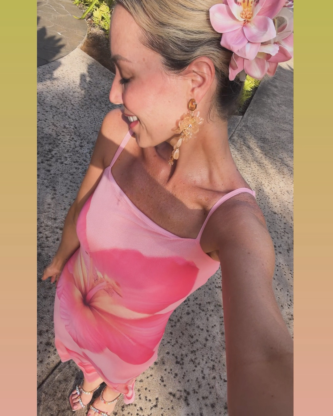 Luau vibes 🌺 este vestido recibió muchos piropos hoy y nadie adivinaba de dónde era ideal para spring y verano en Hawai fue todo un éxito 
Joyita de walmart 
Aretes @Target 
Hair clip @Anthropologie 

#LTKTravel #LTKSeasonal #LTKSpringSale