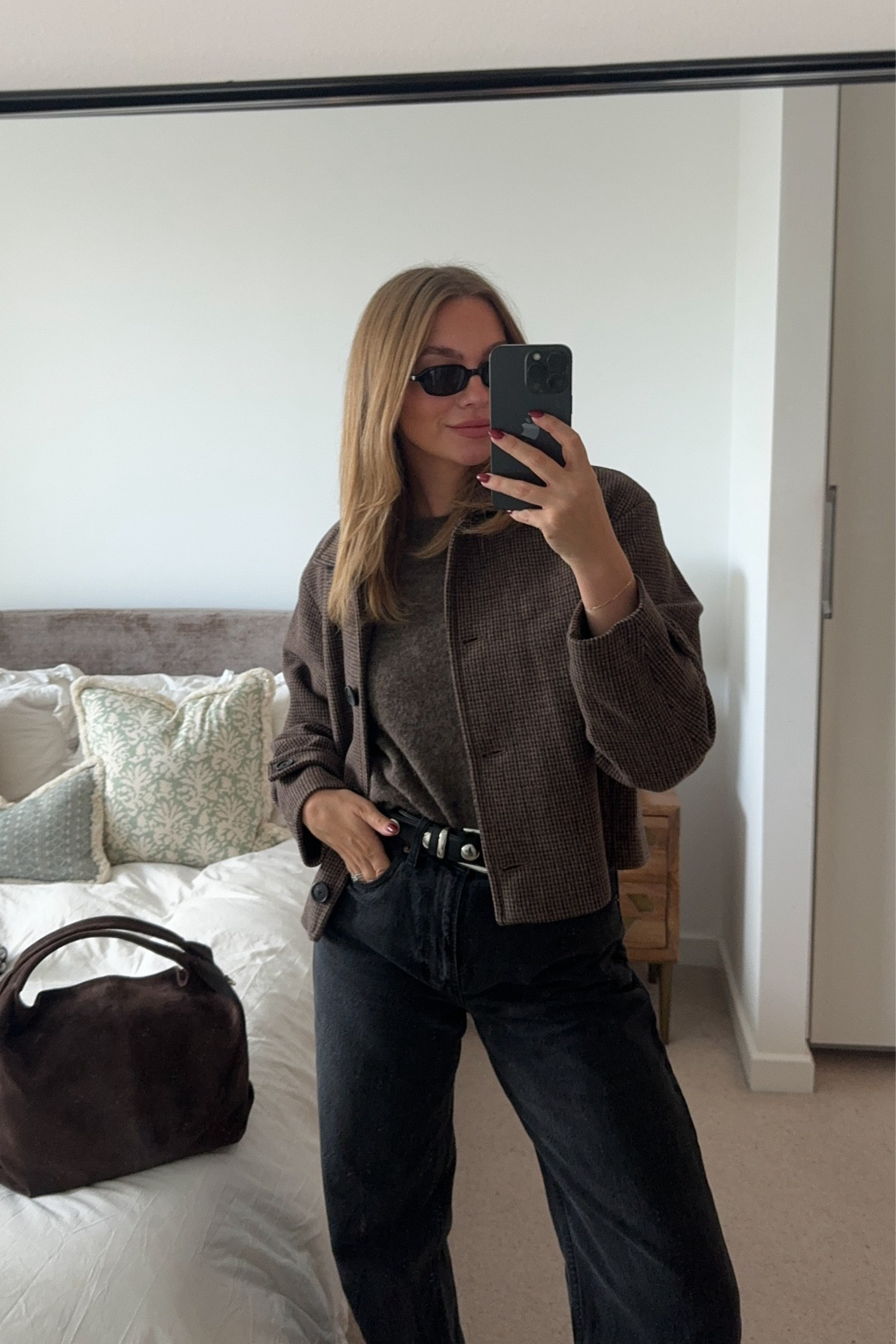 Autumn outfit 
Cropped autumn jacket
Best black jeans