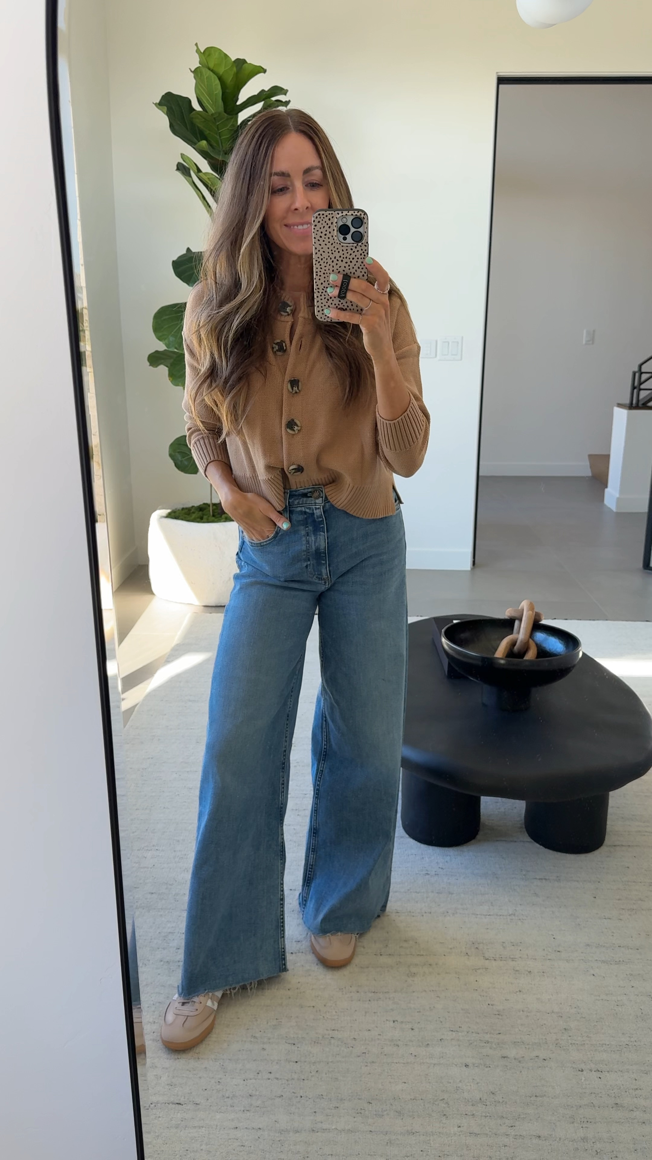 My favorite WIDE LEG jeans are back in stock!! Run. 

They run tts. 
Wearing 26