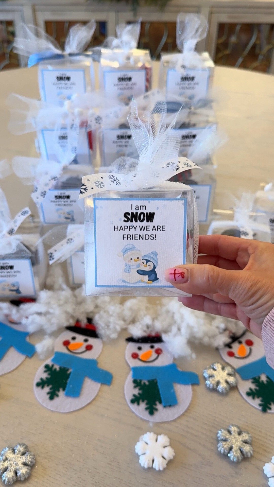 This DIY classroom Christmas gift is such a fun one for kids! I used a simple snowman craft kit, faux snow, a clear box, and finished it off with a pizzazzy bow + custom tag.


#classroomchristmasgifts
#diyclassroomgifts
#kidsgiftideas
#christmasgiftsforkids
#classroomgiftideas
#schoolchristmasparty
#holidaypartyfavors
#diygiftideas
#easychristmasgifts
#handmadechristmas
#holidaycraftforkids
#roommomideas
#teacherapproved

#LTKKids #LTKGiftGuide #LTKHoliday