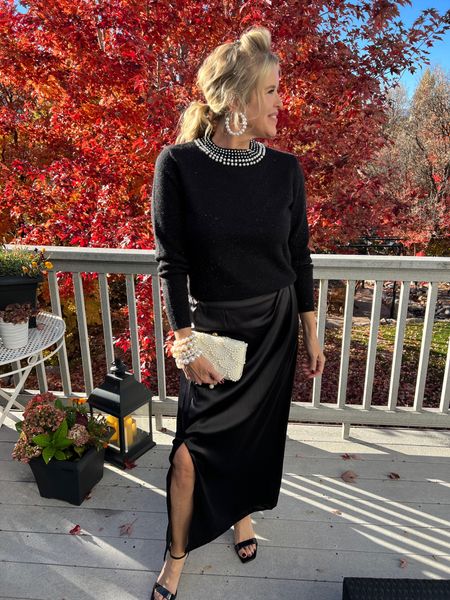 Holiday outfit

Pear collar sweater super soft and a touch of metallic 

Black satin maxi skirt with slit 

Open toe kitten heel

Pearl accessories 

Save 10% use code DARCY10

#LTKstyletip #LTKHoliday #LTKwedding