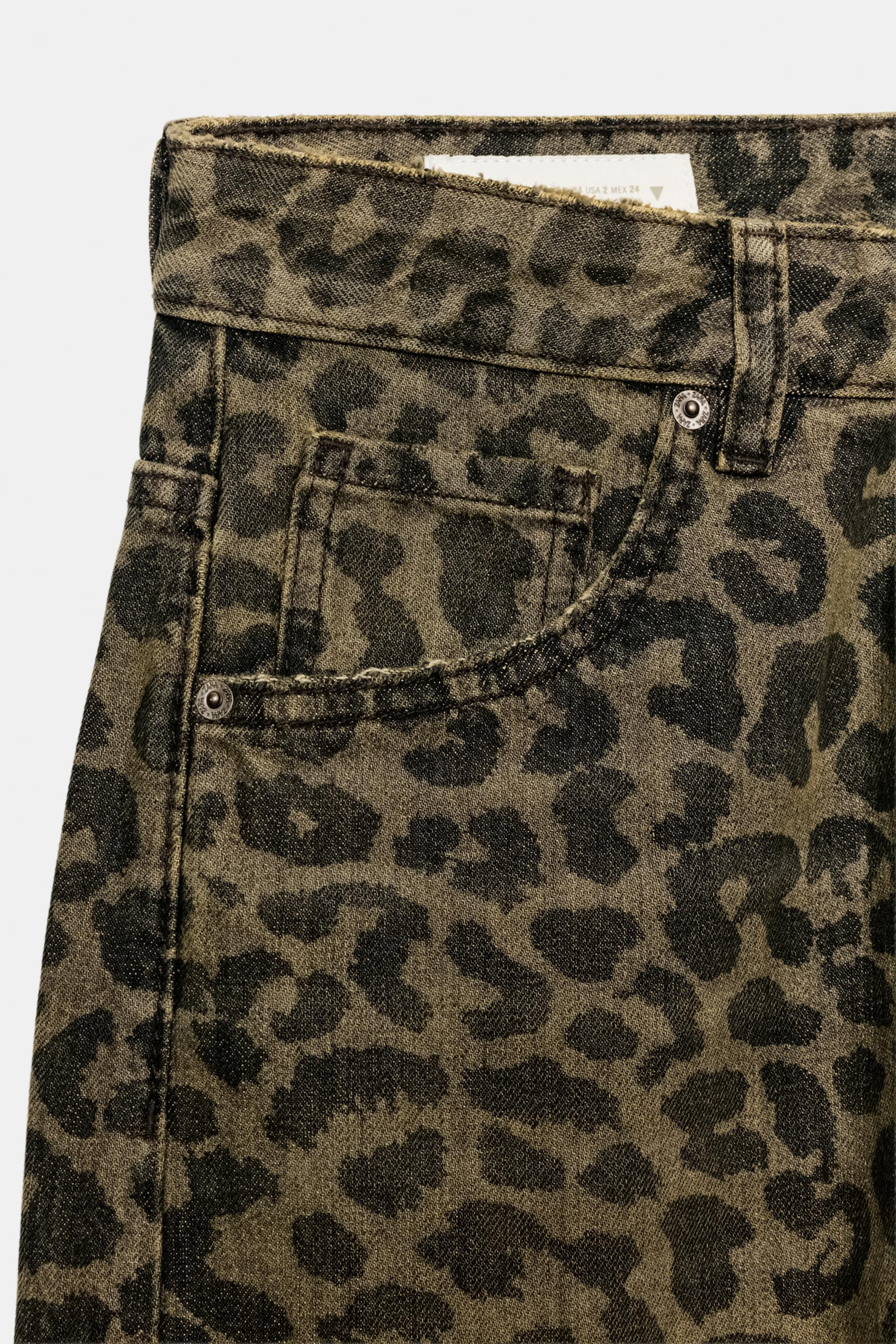 MID RISE - BAGGYMid-rise printed jeans with belt loops and five pockets. Front zip and metal butt... | Zara US