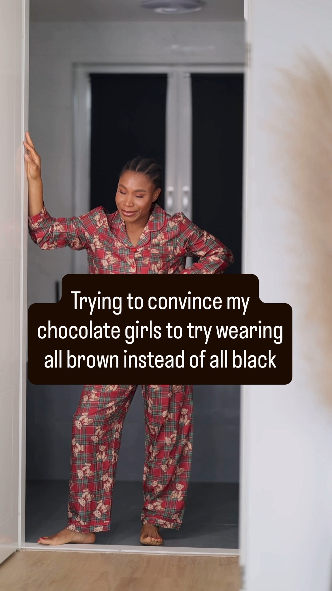 The ballon trouser Fromm ASOS maybe out of stock for some people. I linked similar brown trousers. I hope this helps.