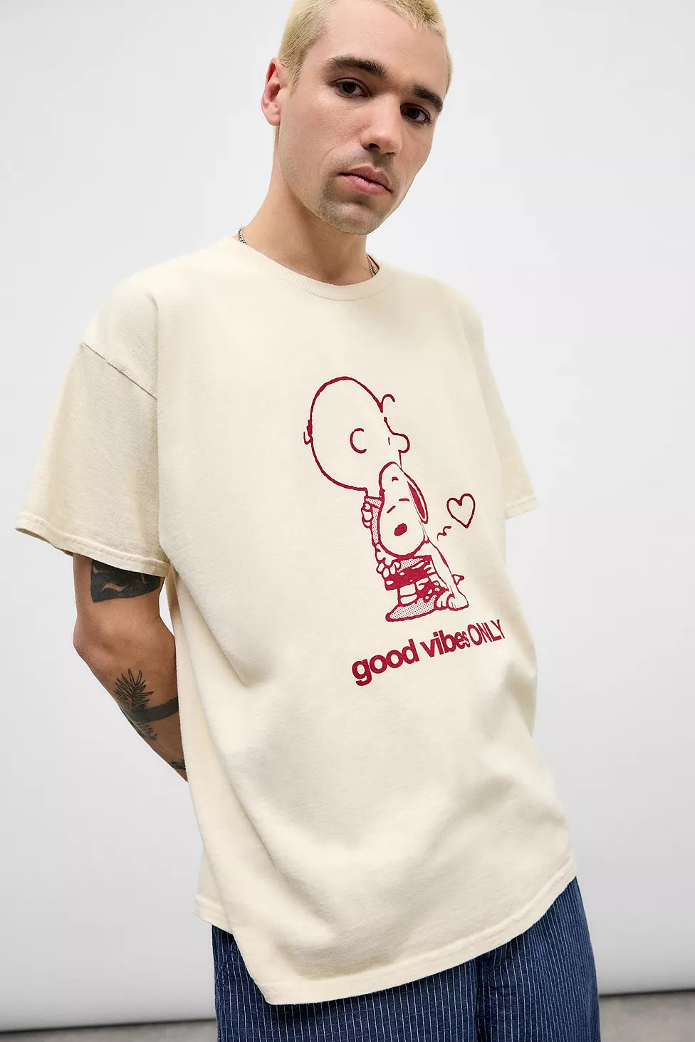 UO Ecru Snoopy T-Shirt | Urban Outfitters FR