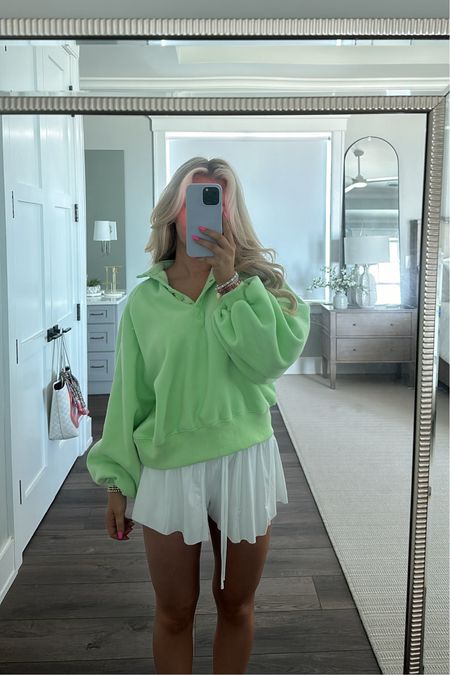 This looks like a skirt but they are actually the comfiest flowy shorts! Whole outfit is super comfy and so soft 💚✨ Size small in the crew and small in the shorts